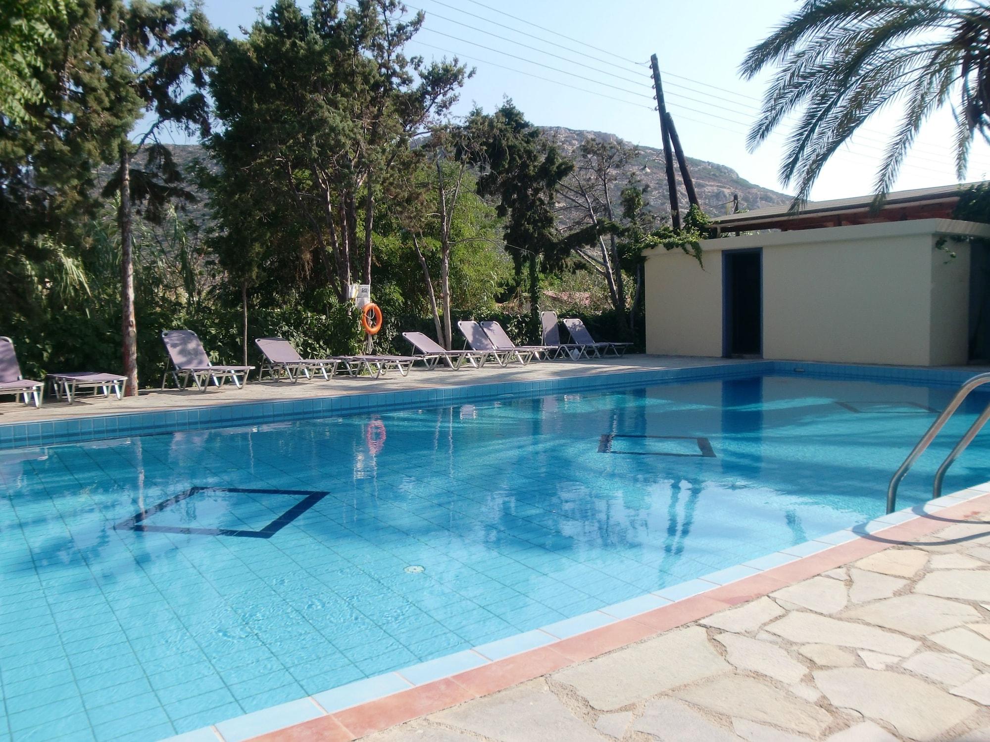 Vista Piscina Hotel Neos Matala