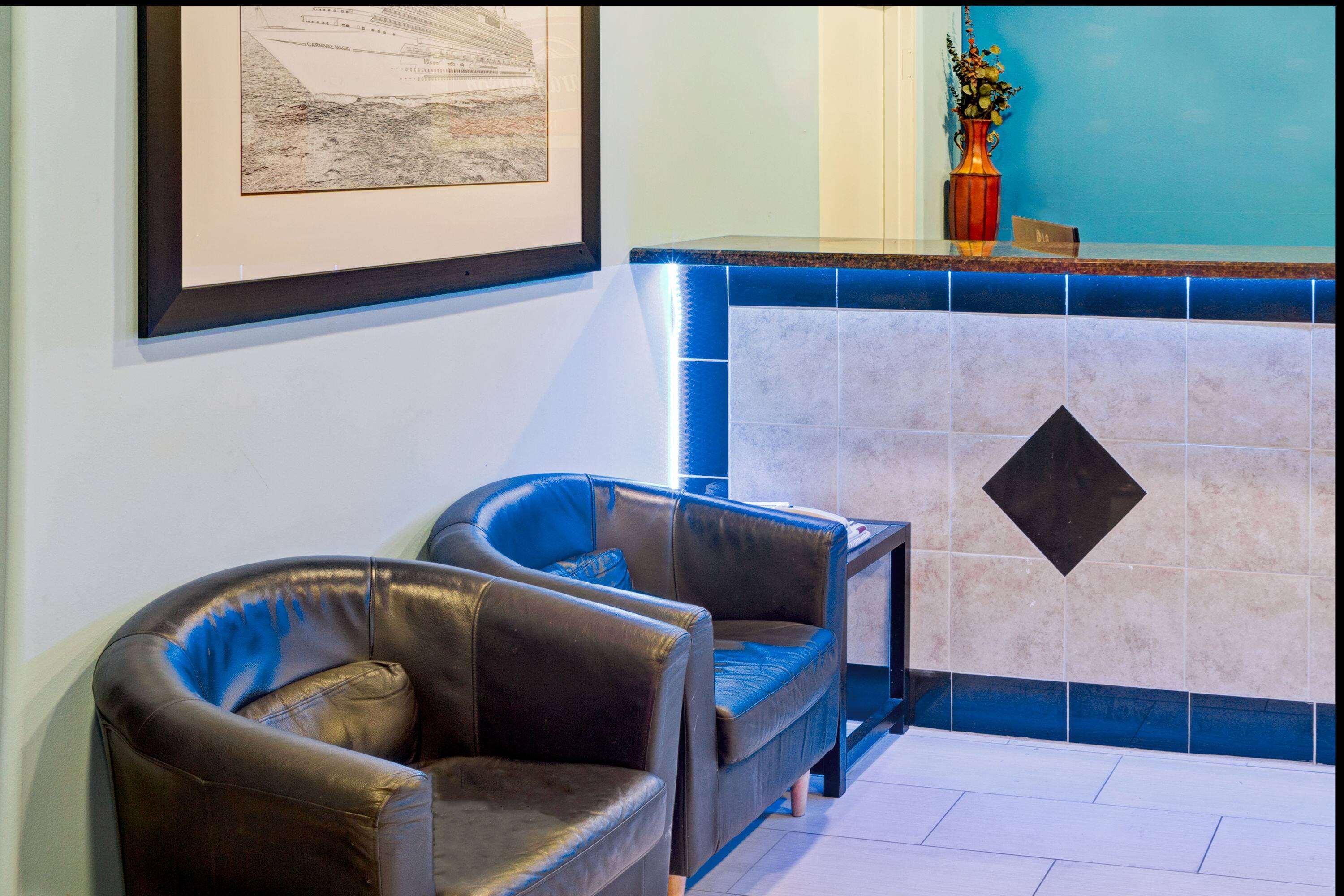 Vista Lobby Howard Johnson by Wyndham Galveston