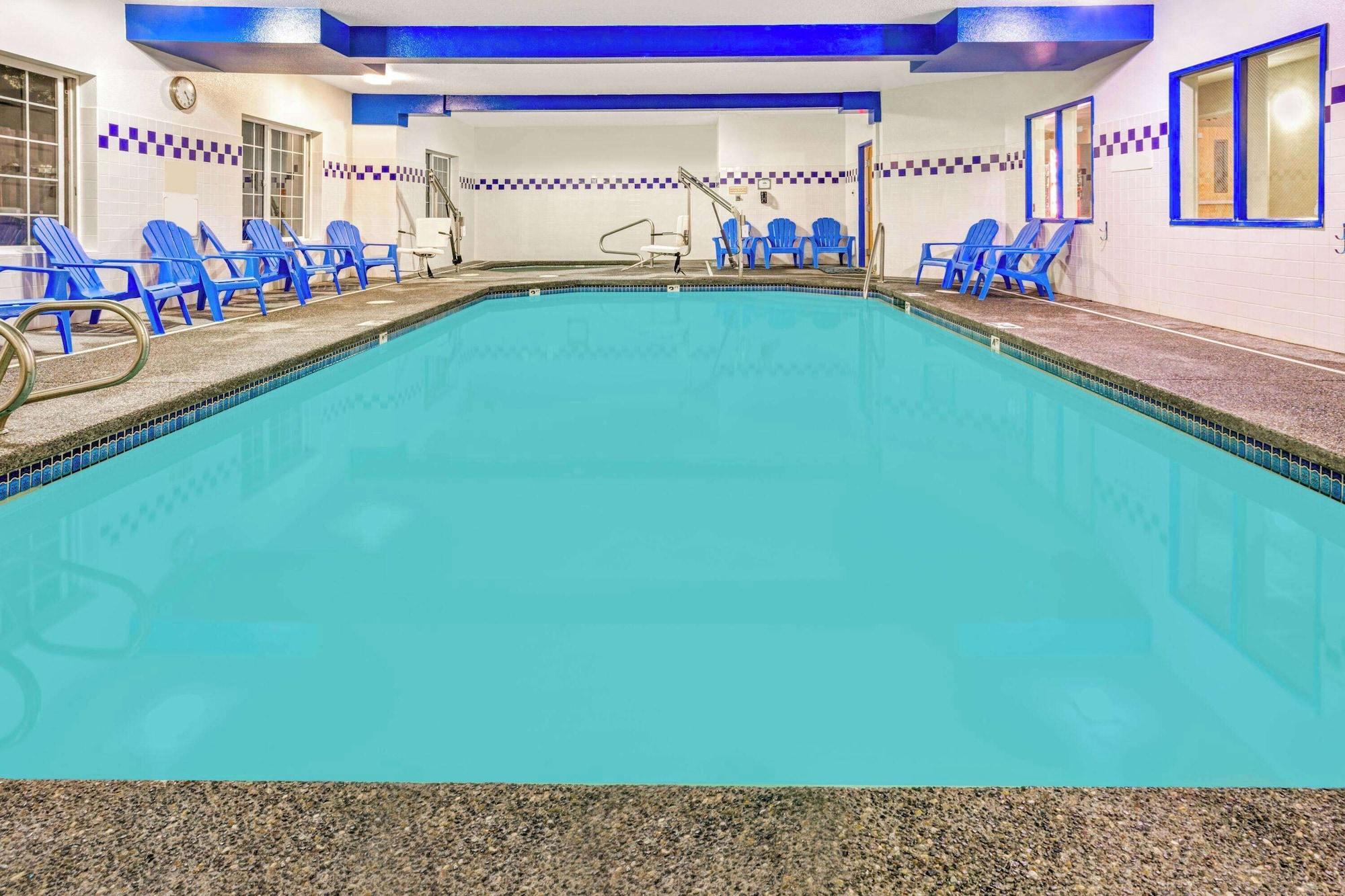 Vista Piscina Days Inn & Suites by Wyndham Gresham