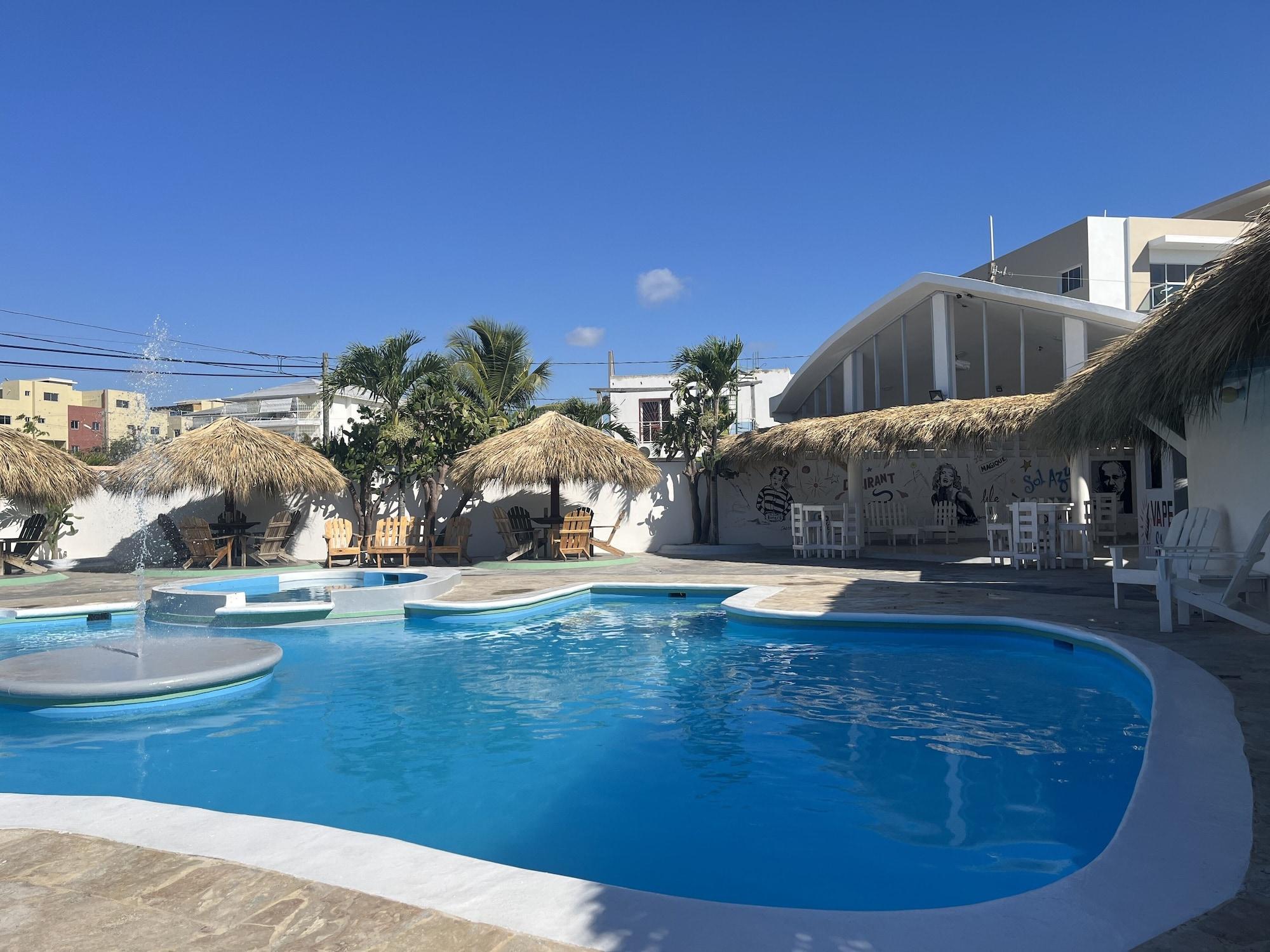 Vista Piscina Sol Azul