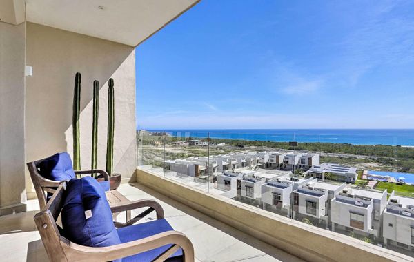 Luxe Cabo Condo w/ Ocean Views + Amenities! - Hoteles pet friendly en Cabo San Lucas