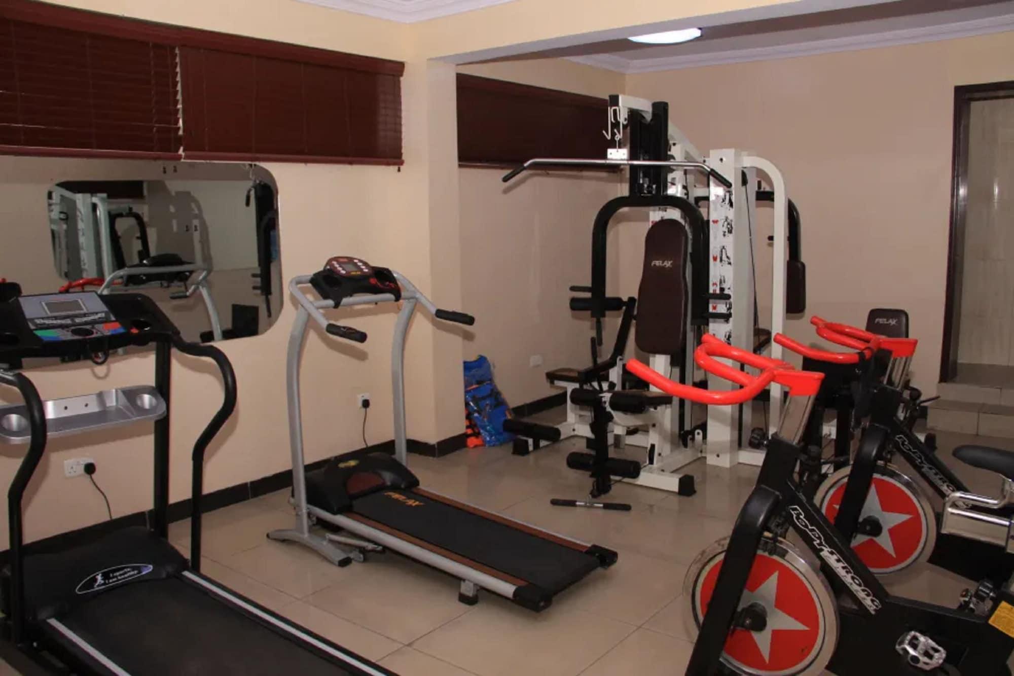Gimnasio Owu Crown Hotel