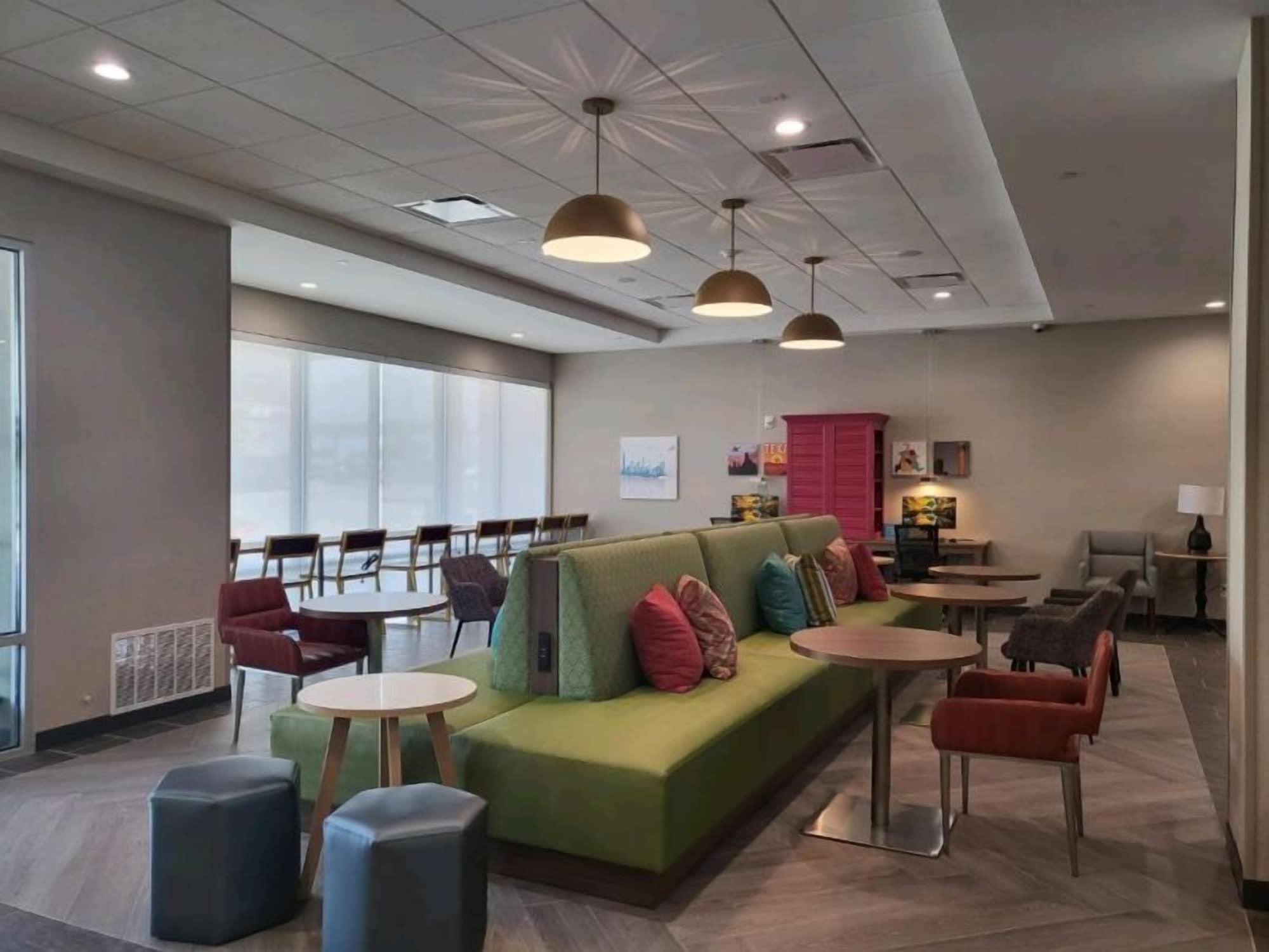 Vista Lobby Home2 Suites by Hilton Dallas Medical District Lovefield