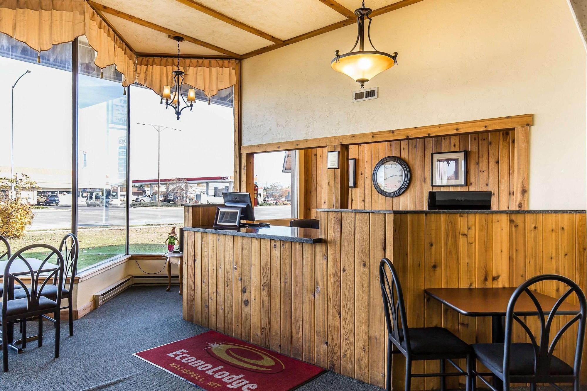 Vista Lobby Econo Lodge Inn & Suites Kalispell - Glacier National Park Gateway