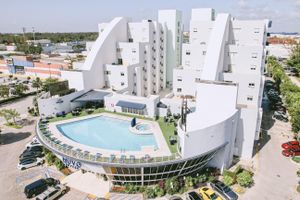 Alojamiento - Nuvo Suites Hotel
