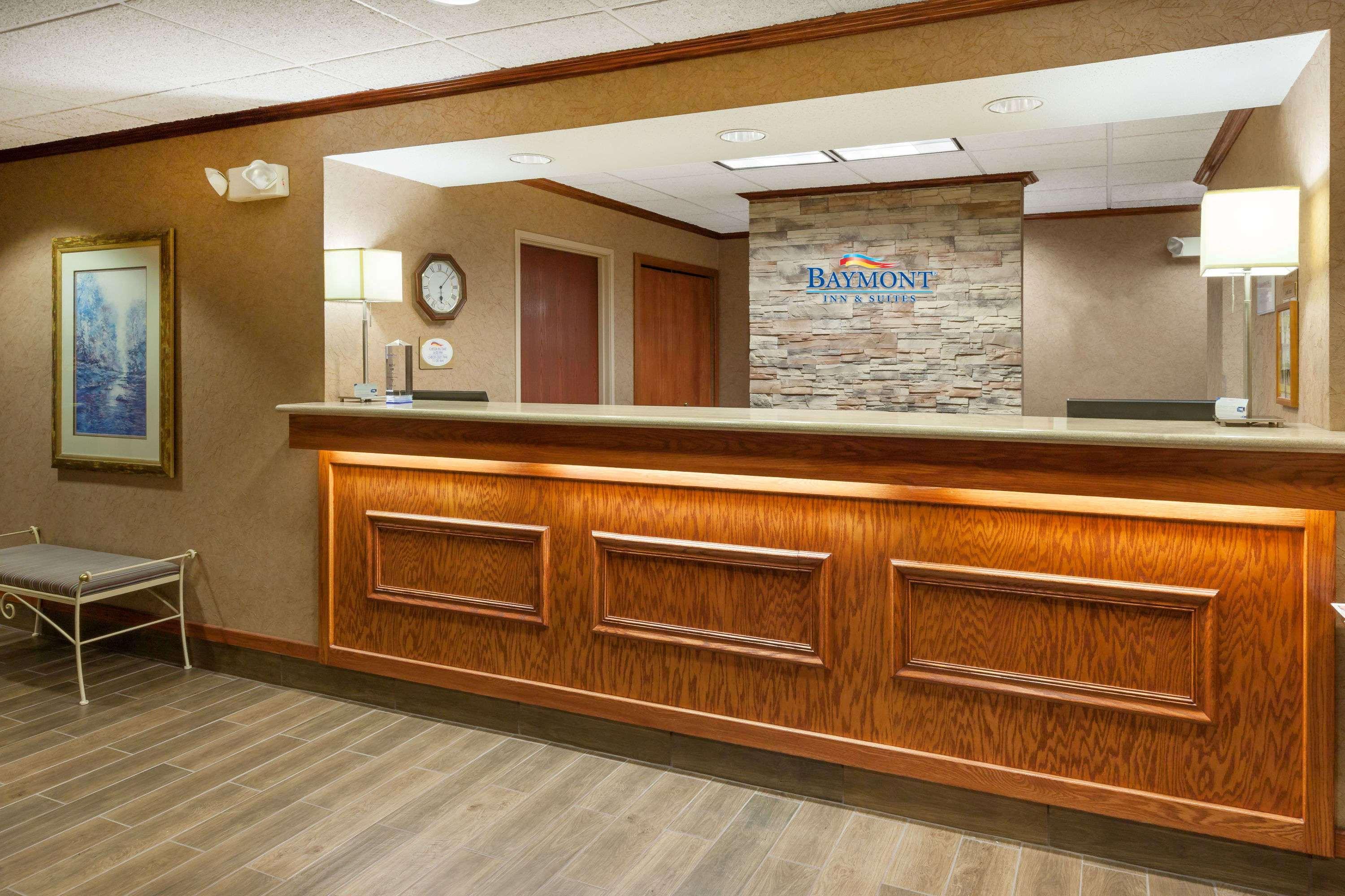 Vista Lobby Baymont by Wyndham Chelsea