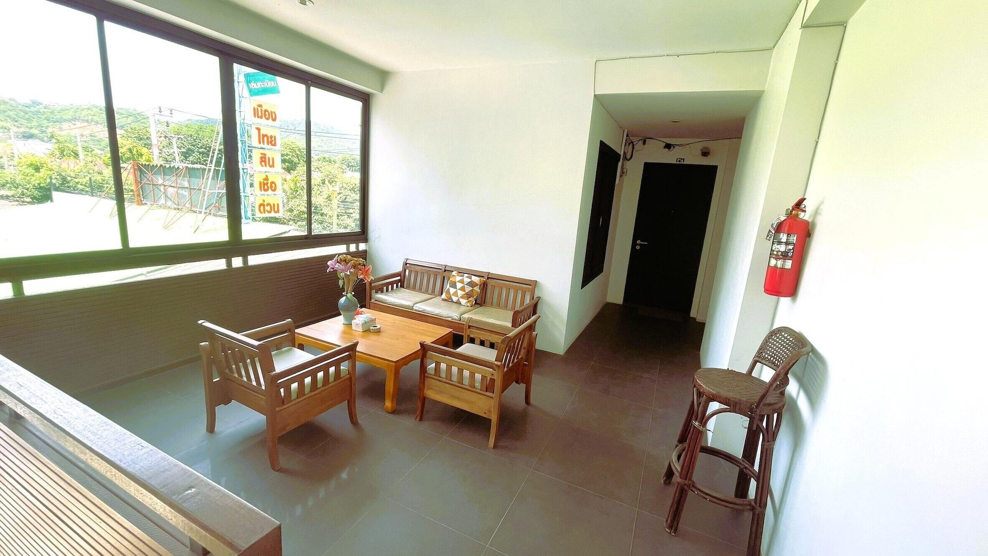 Vista Lobby Rockstar Beach Apartments