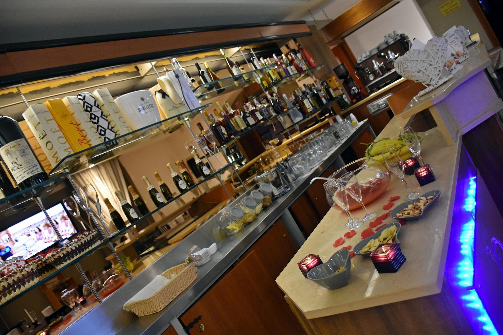 Bar/Salón Hotel Joy