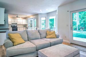 Alquiler Vacacional - Marion Home w/ Private Deck < 1 Mi From Beach