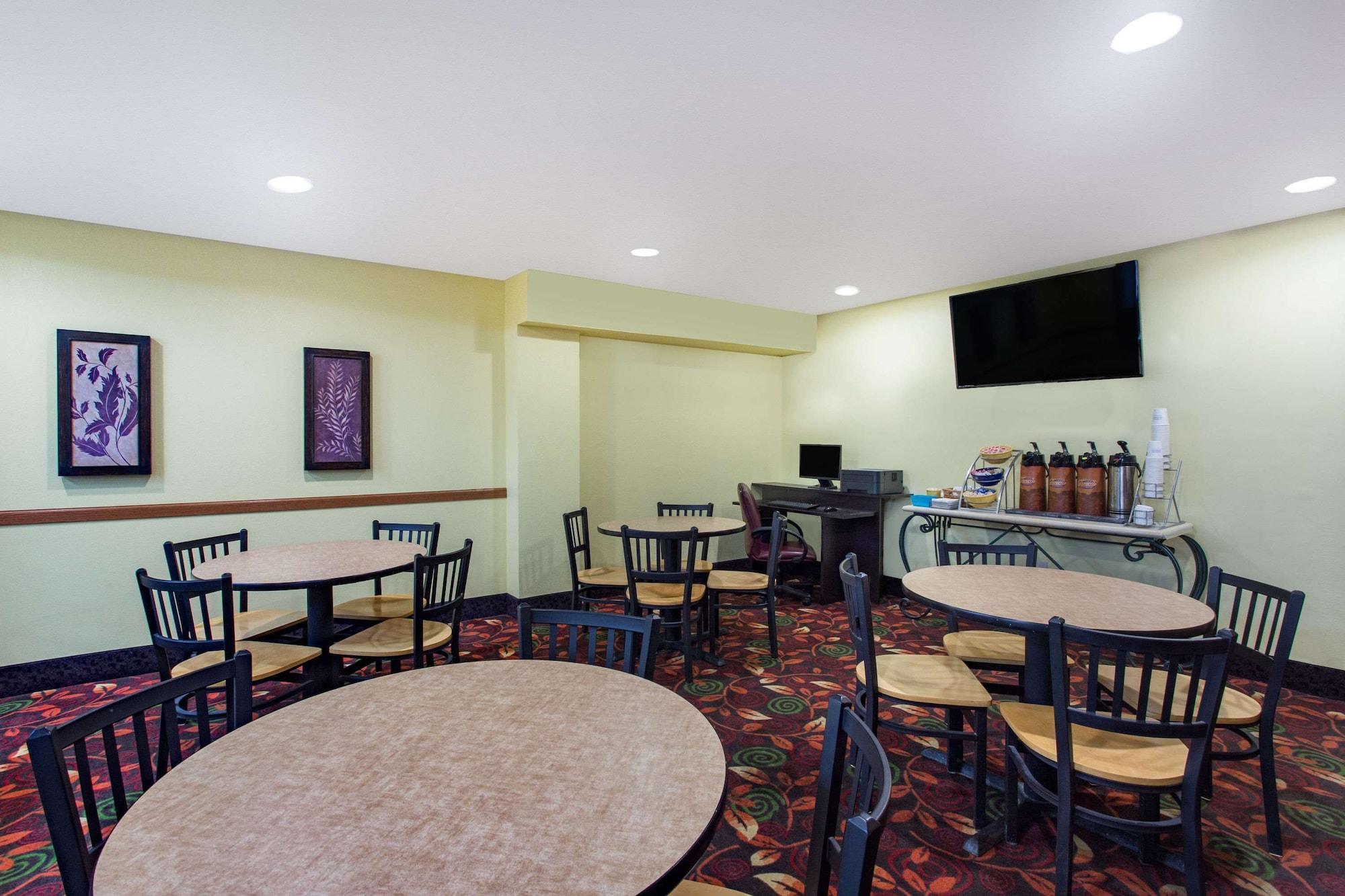 Restaurant Days Inn by Wyndham Austin