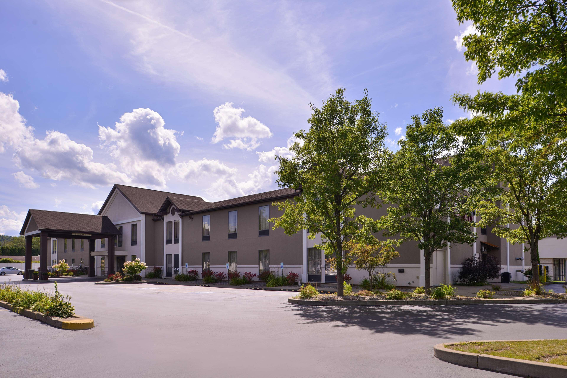 Vista Exterior Best Western Plus University Inn