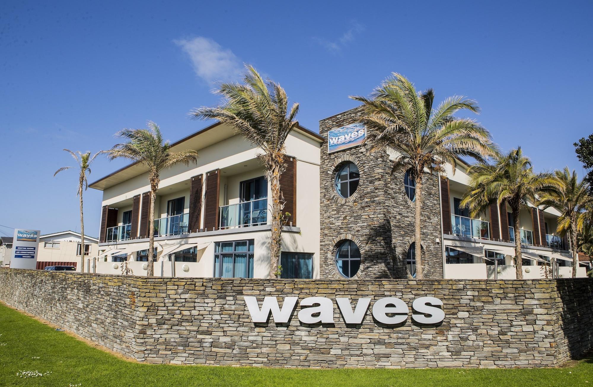 Varios Waves Motel