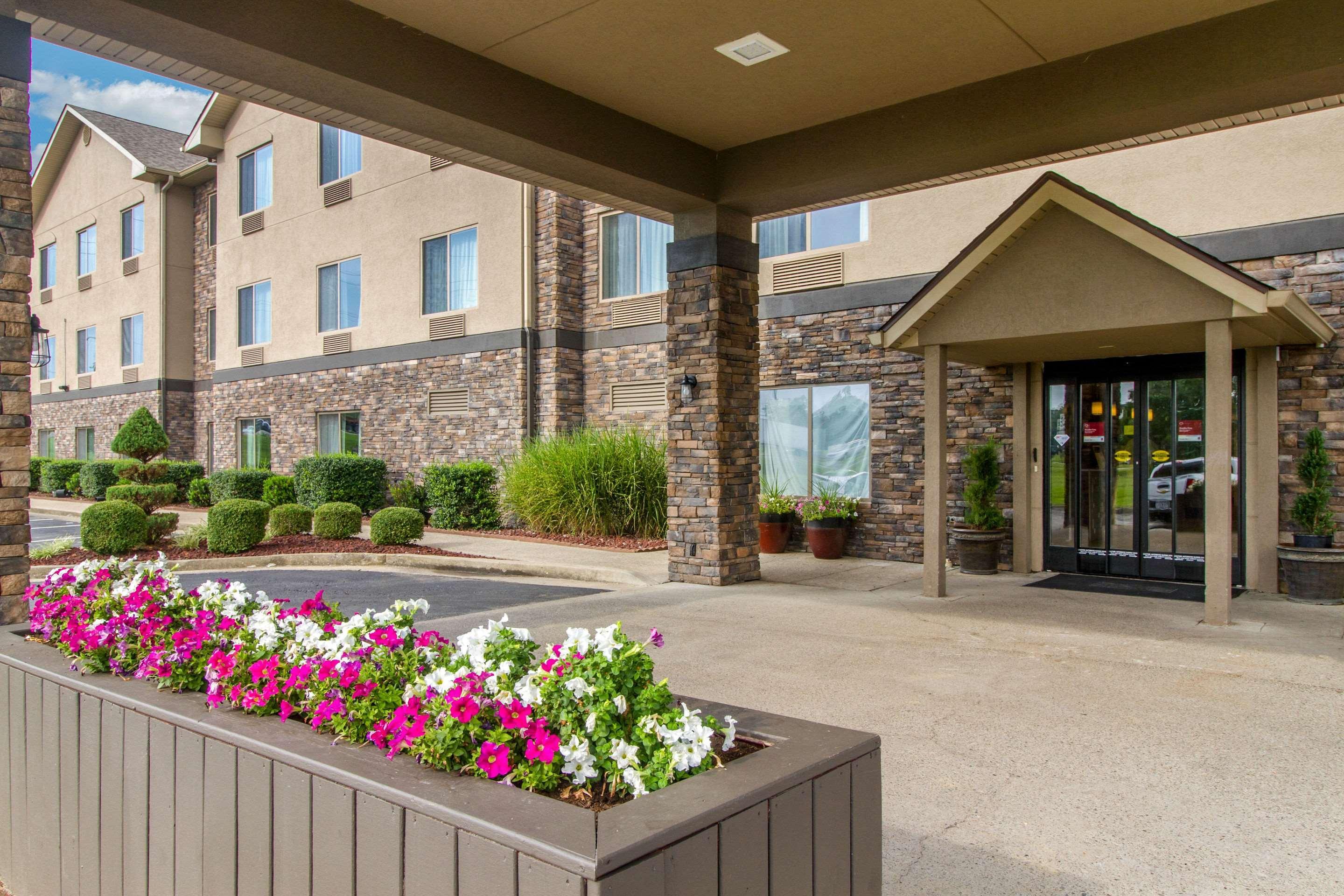 Vista Exterior Comfort Suites