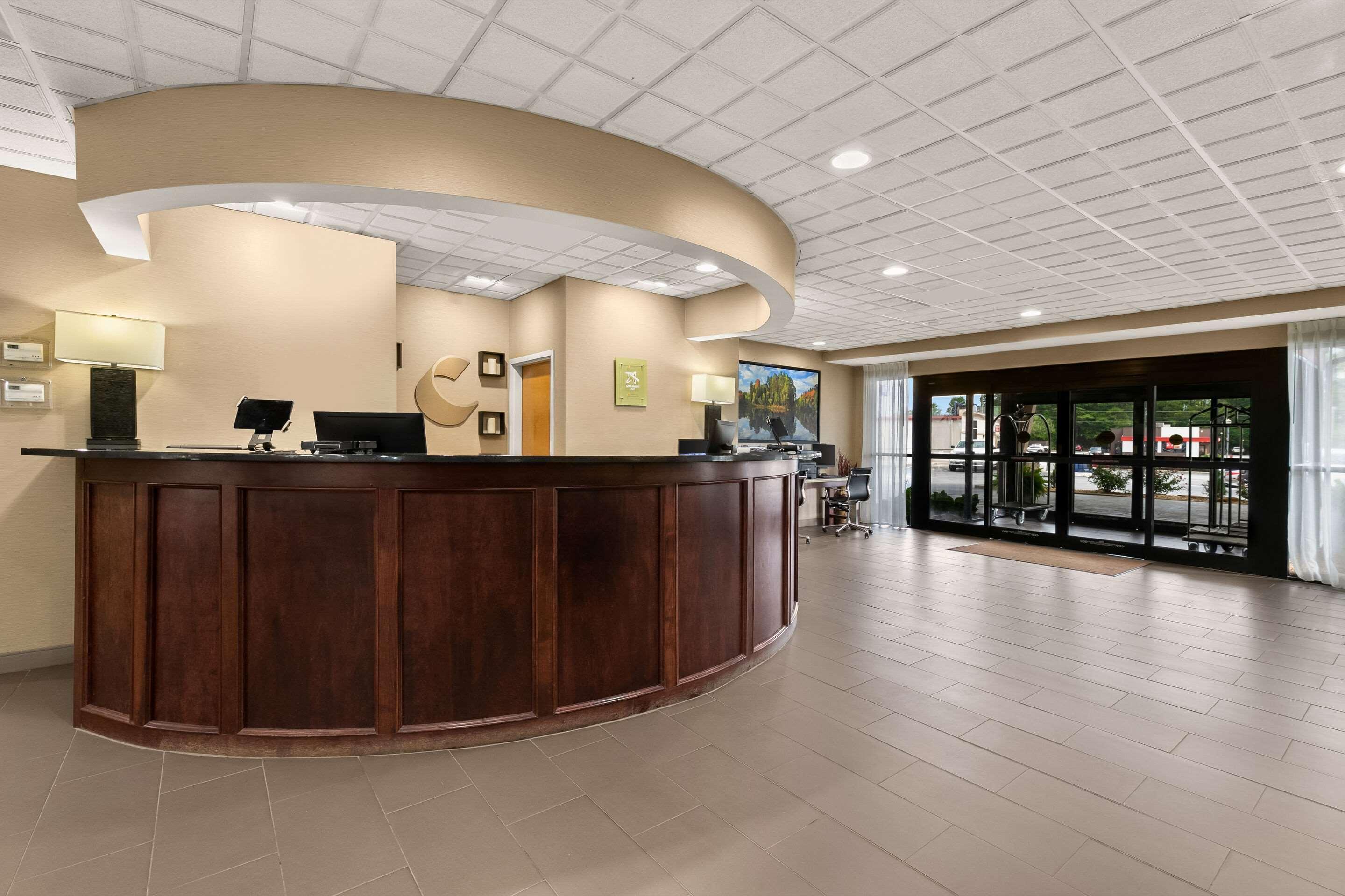 Vista Lobby Comfort Suites Commerce
