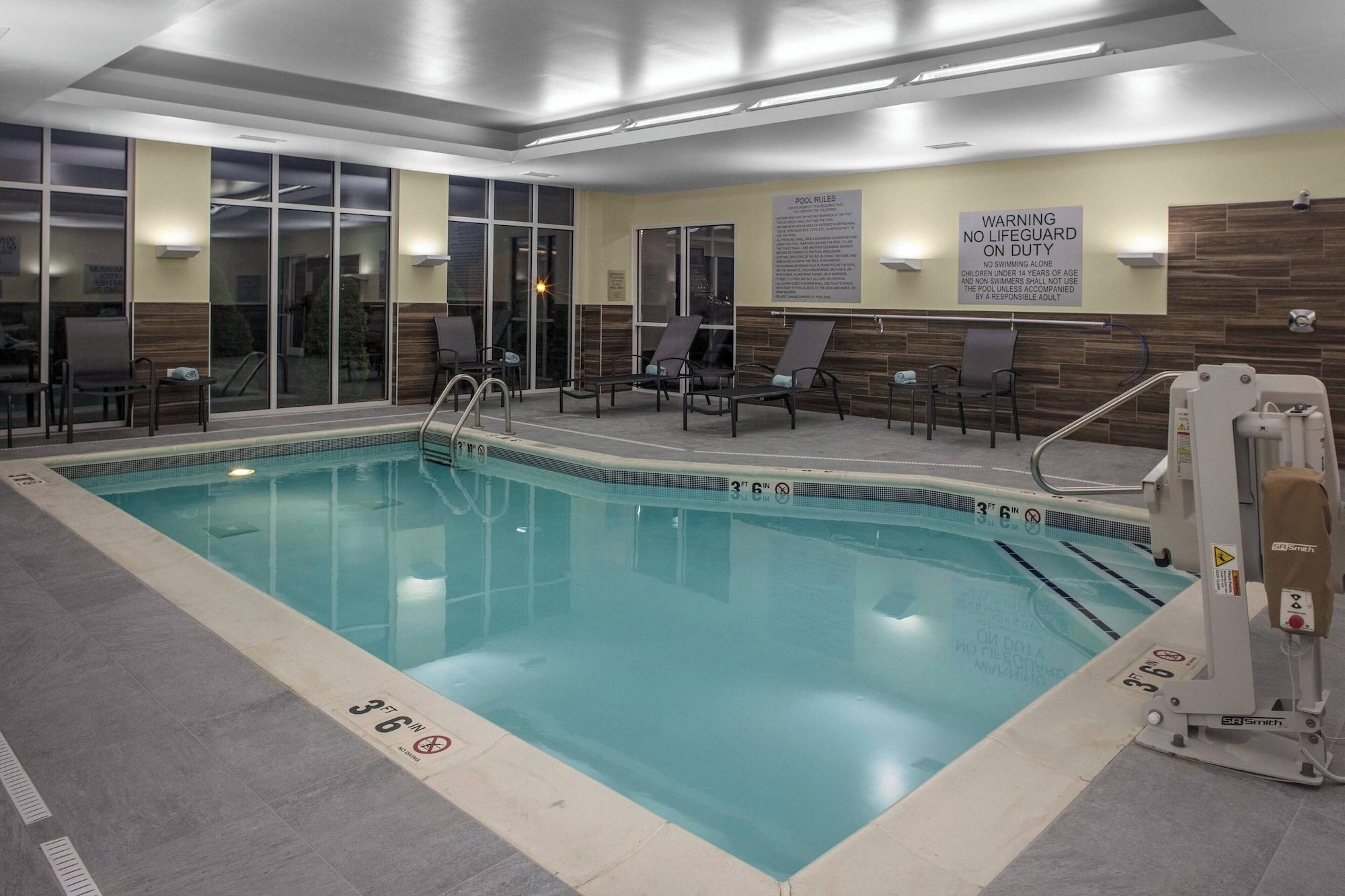 Vista Piscina Fairfield Inn & Suites by Marriott Indianapolis Greenfield