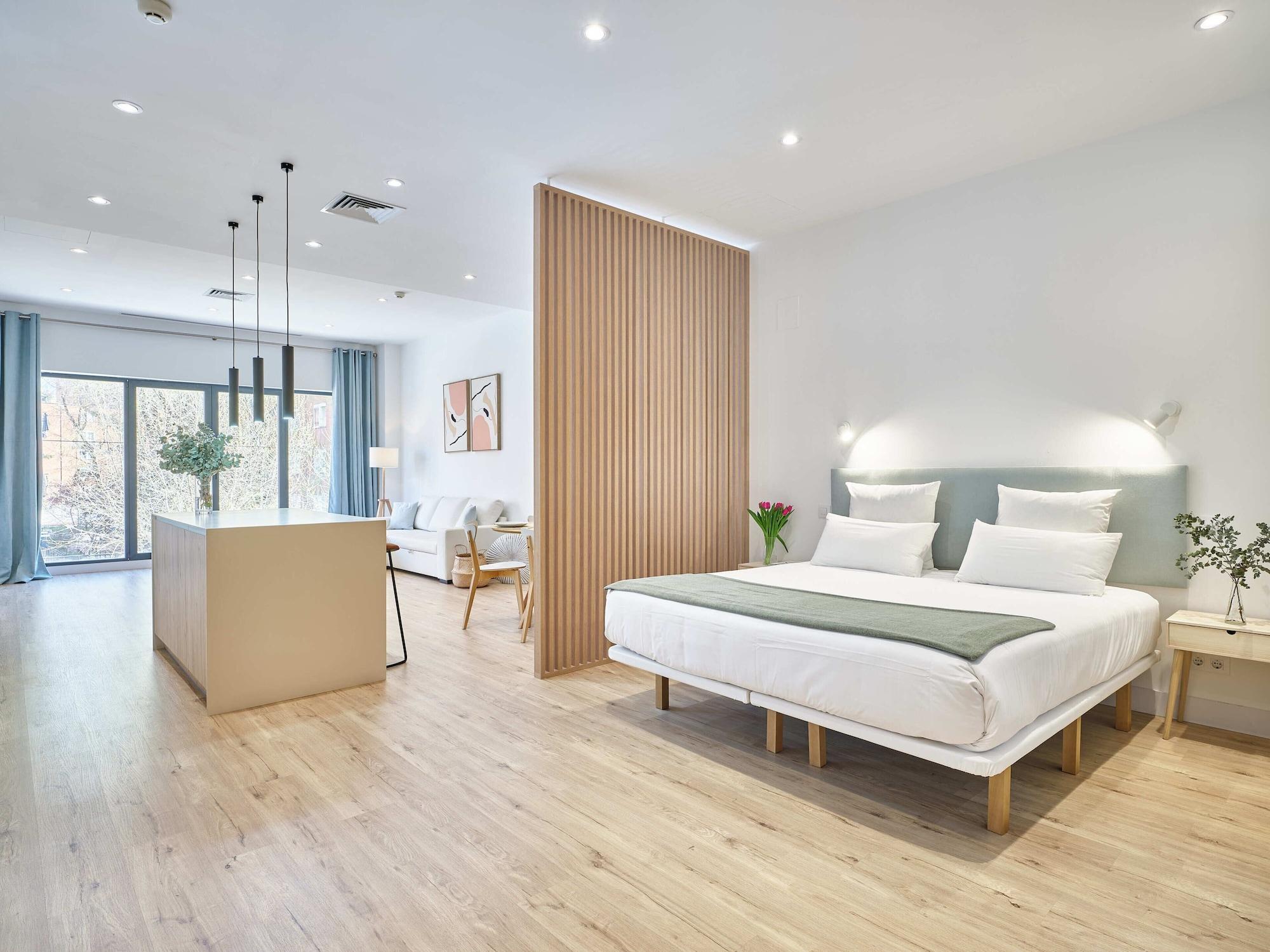 Varios Paseo Suites Hotel