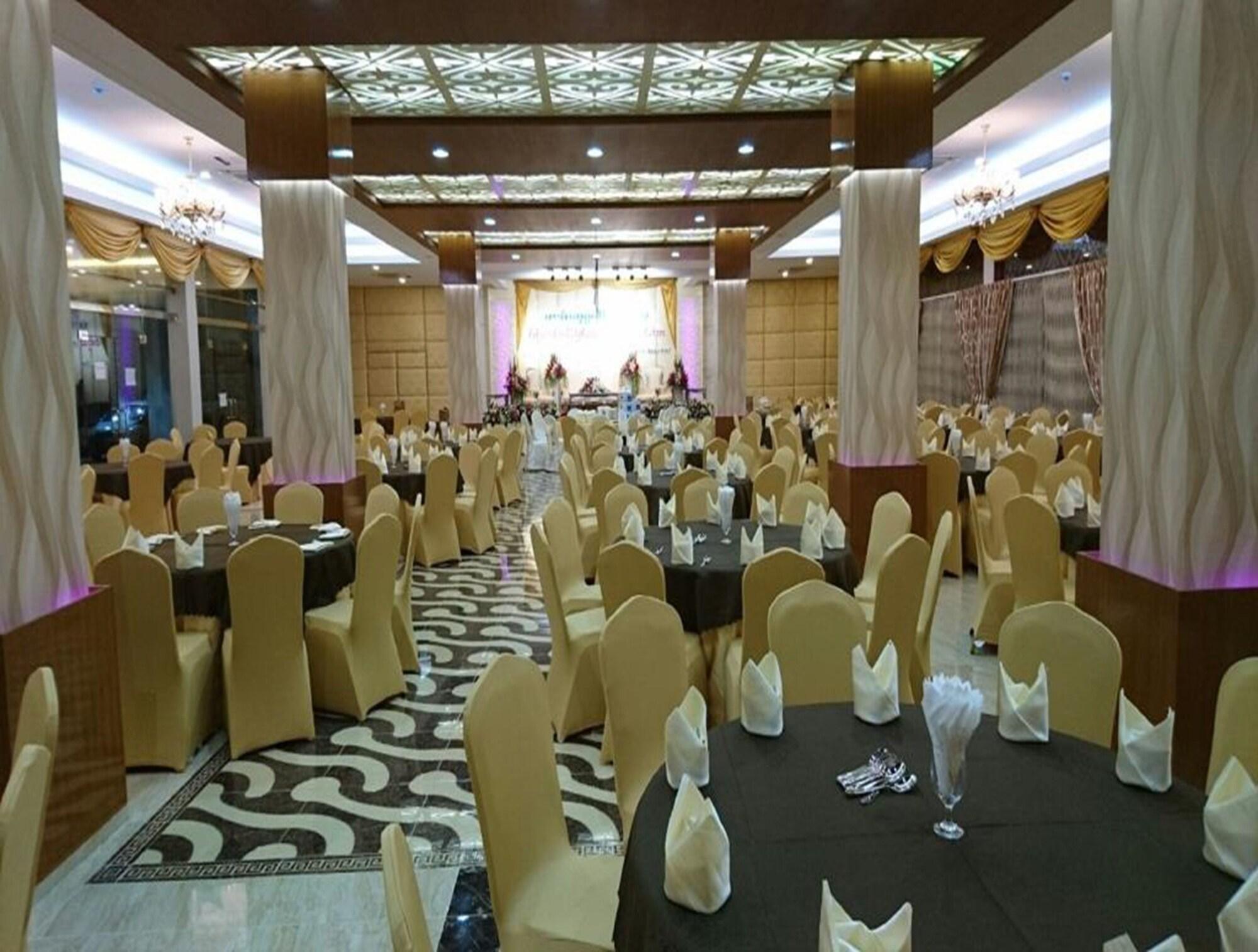 Salón de Baile Royal Hinthar Hotel