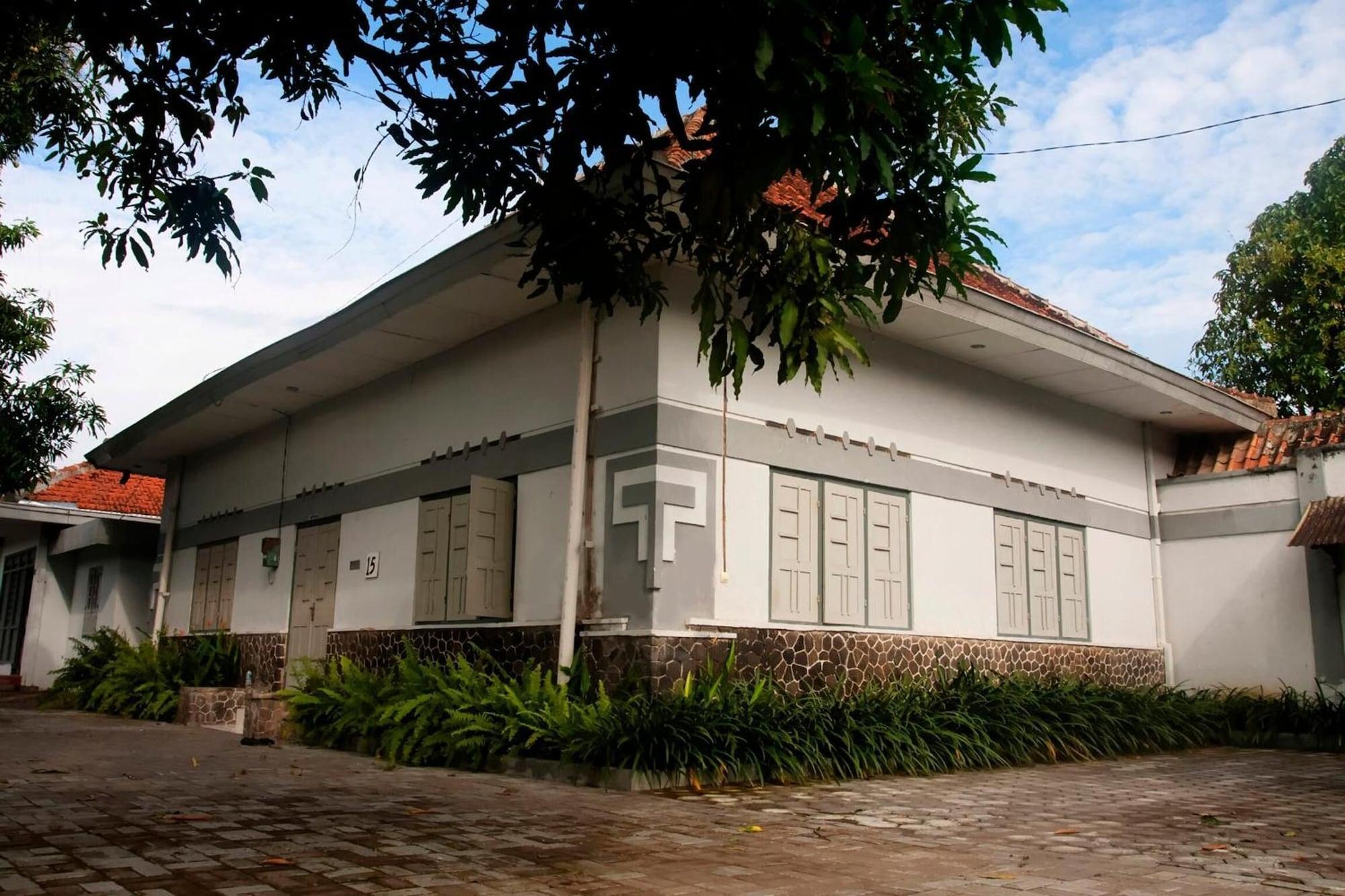 Vista Exterior Ndalem Mantrigawen