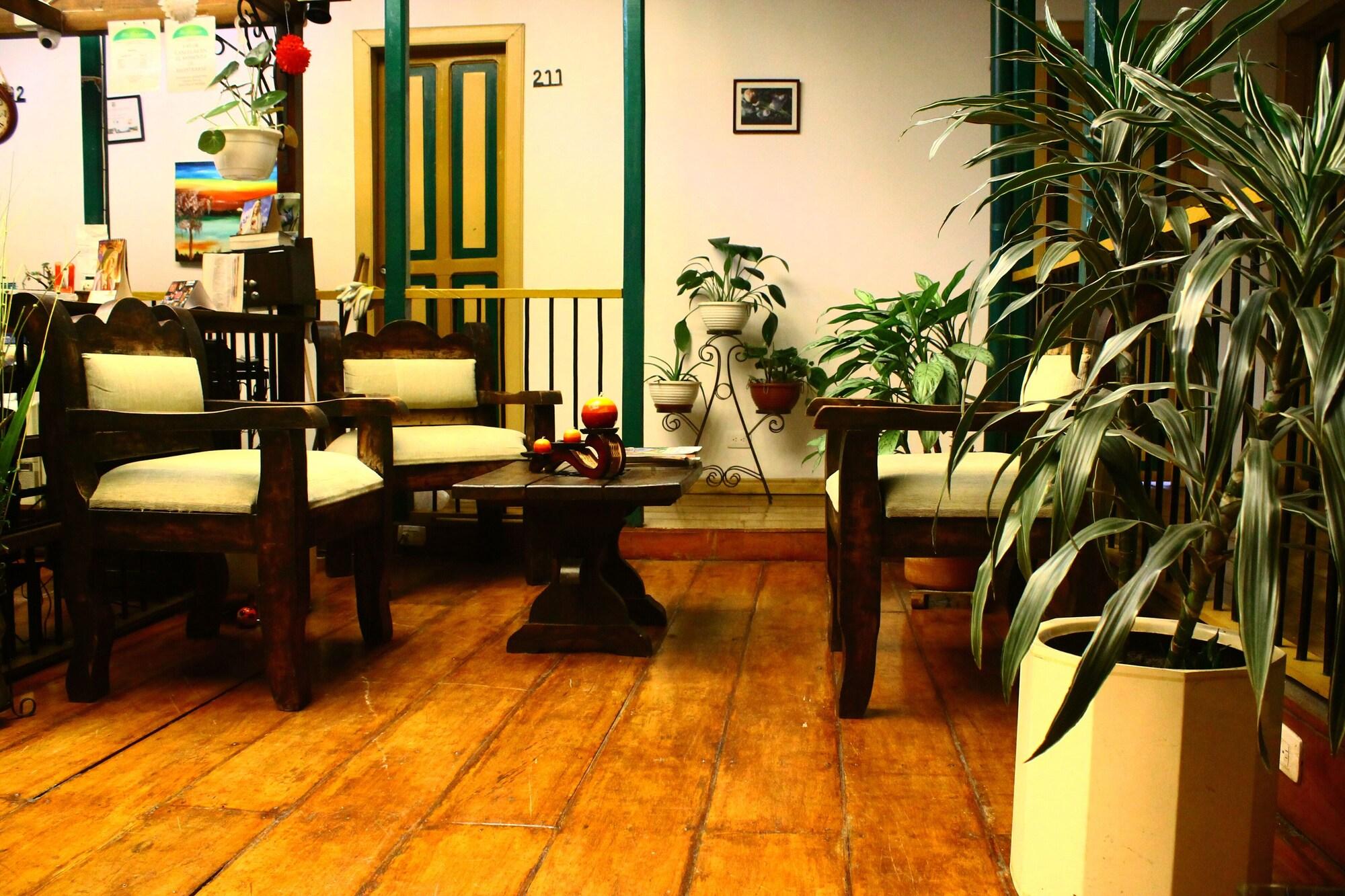 Varios Hotel Geranios