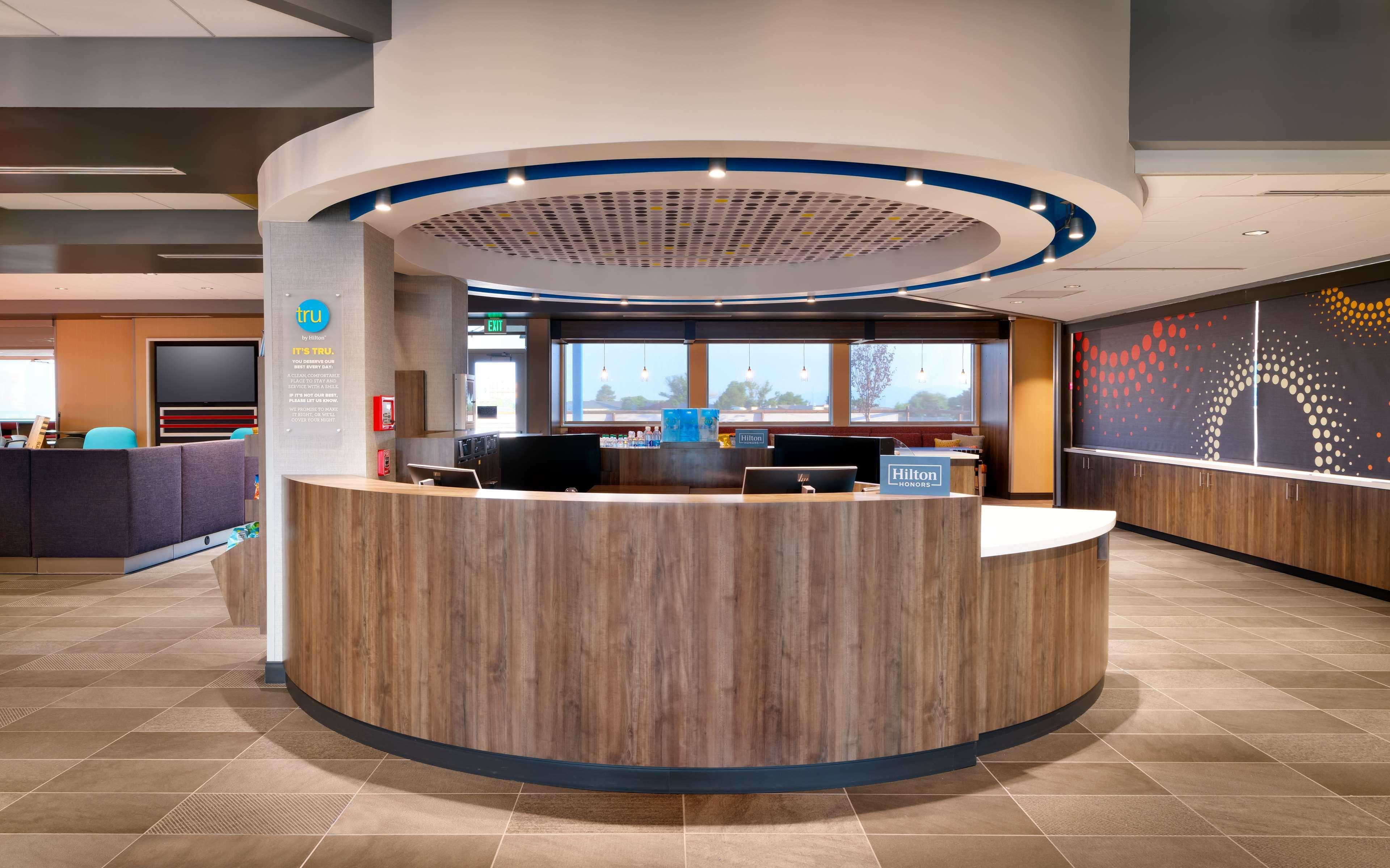 Vista Lobby Tru By Hilton Clearfield Hill Air Force Base