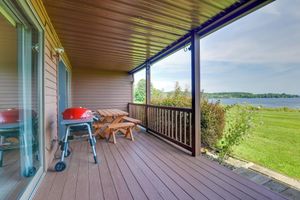 Alquiler Vacacional - Community Boat Dock: Lake Memphremagog Condo!