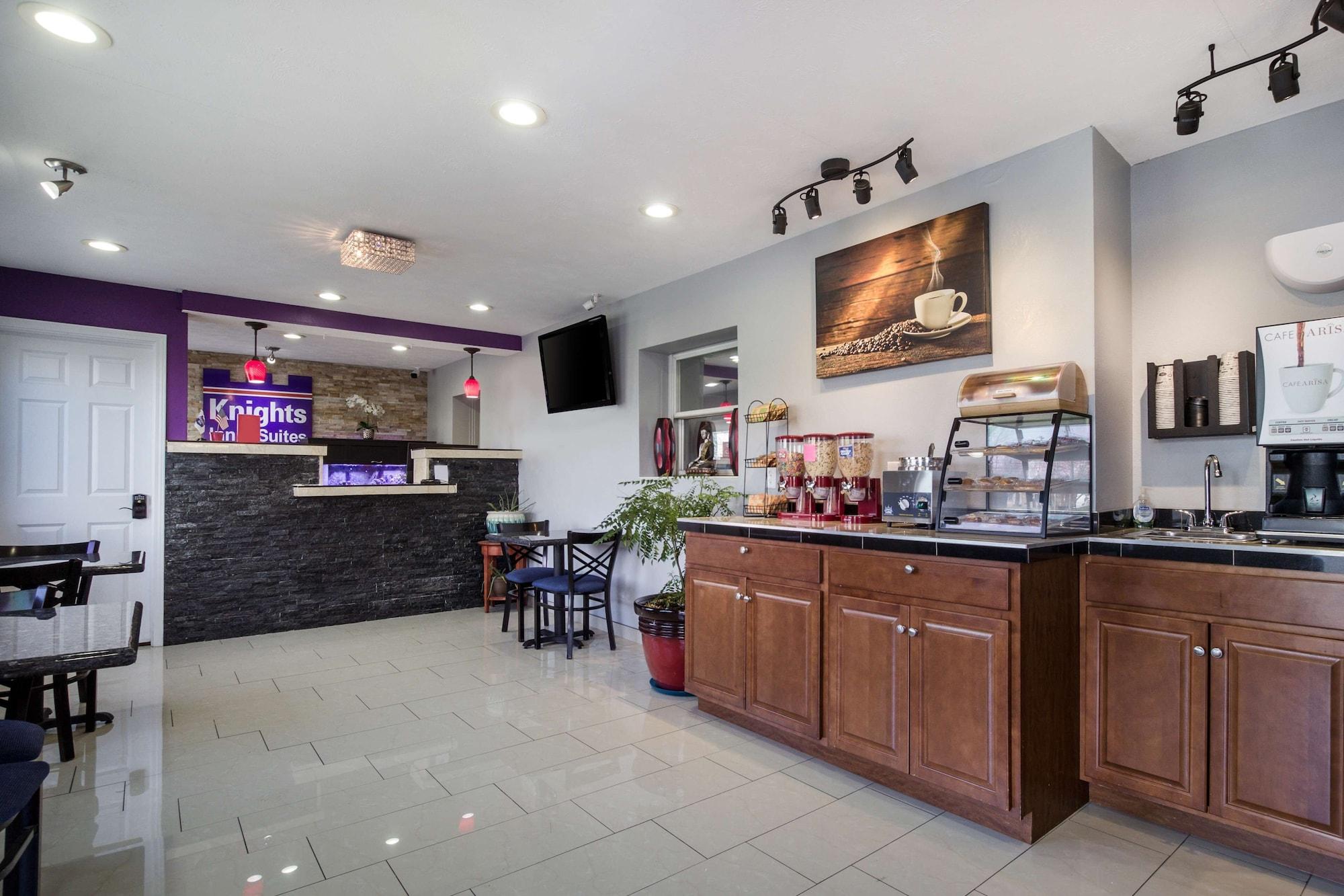 Vista Lobby Knights Inn and Suites Salem