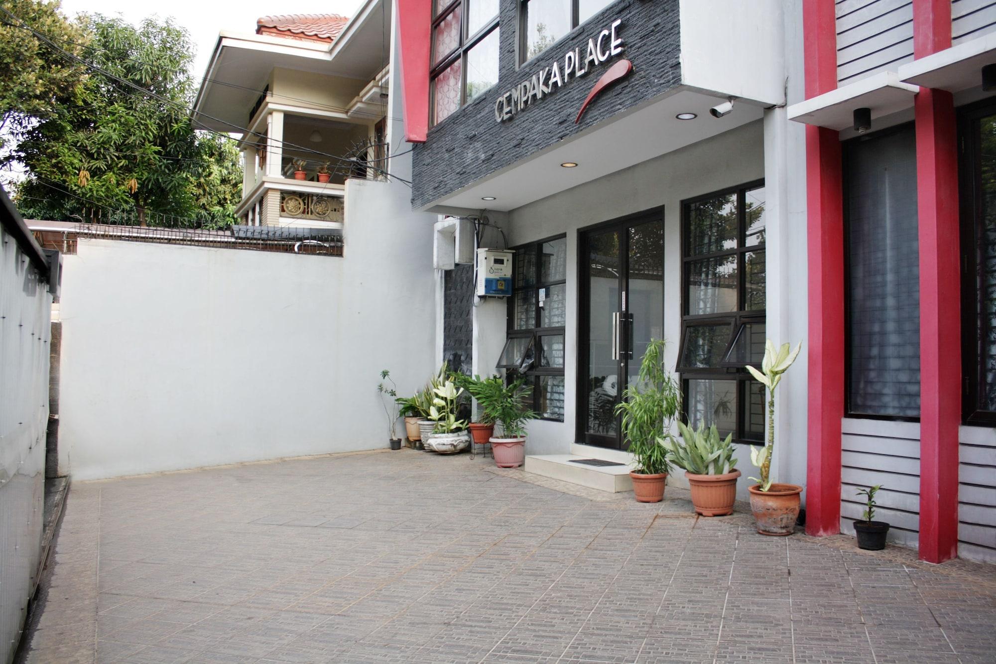 Vista Exterior Hotel O Cempaka Place Homestay