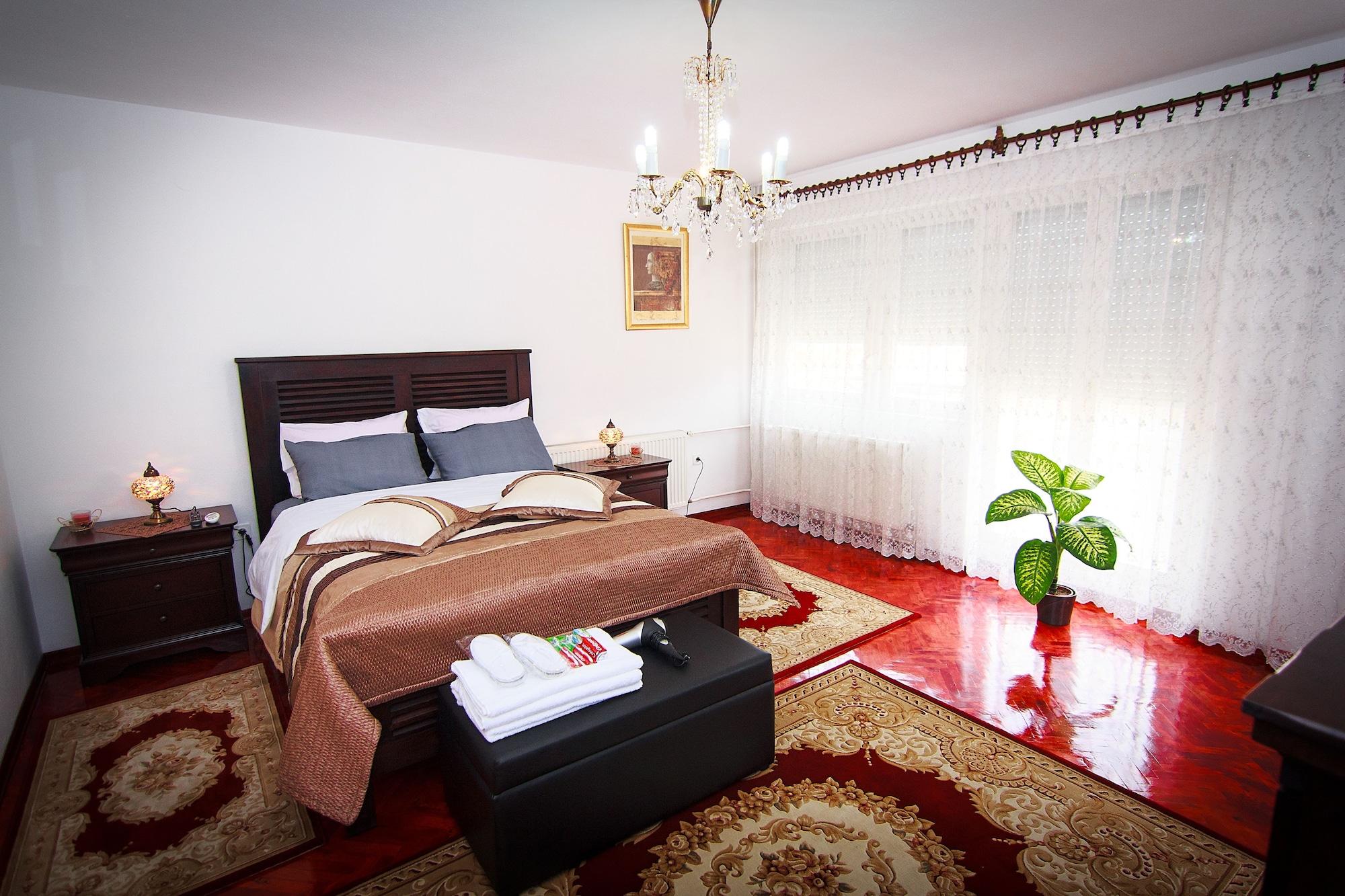 Varios Apartment Red House