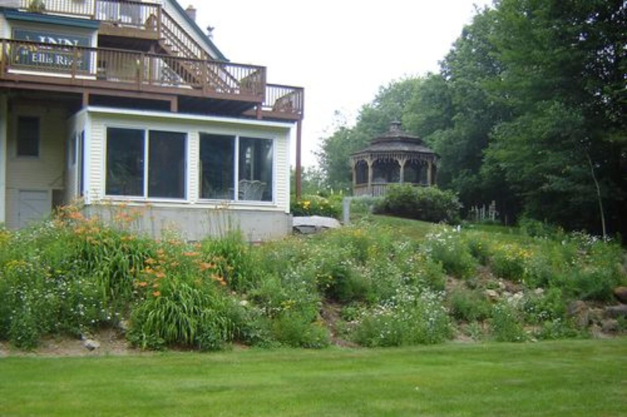 Vista Exterior Inn at Ellis River