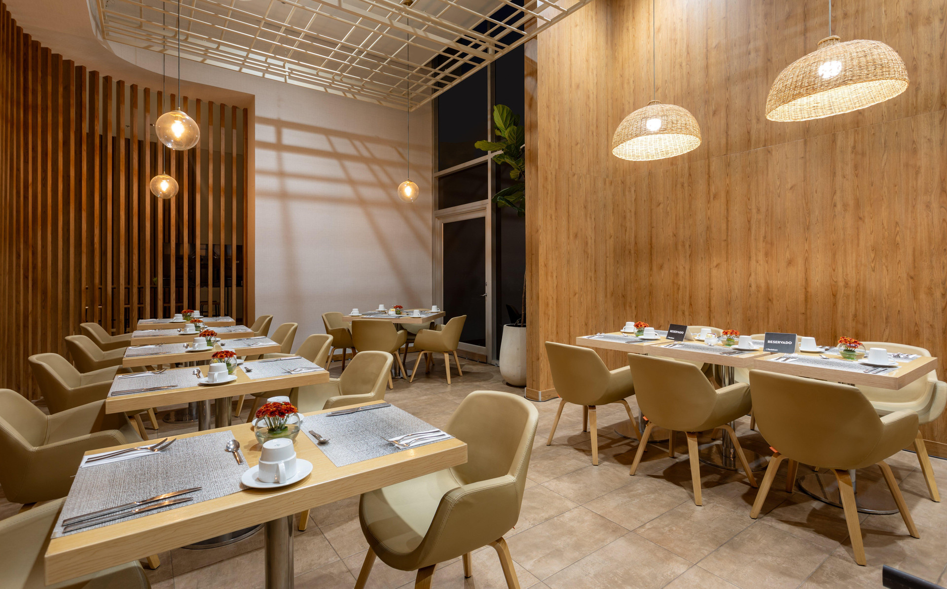 Bar/Salón Holiday Inn Bogota Airport by IHG