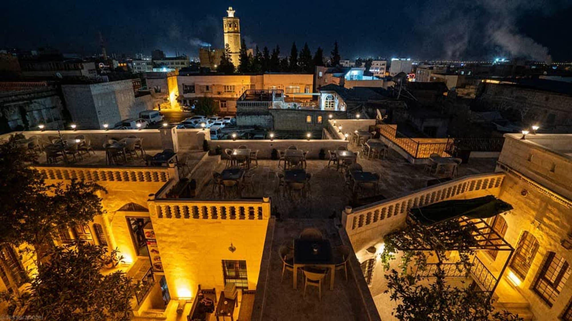 Varios Tessera Hotel