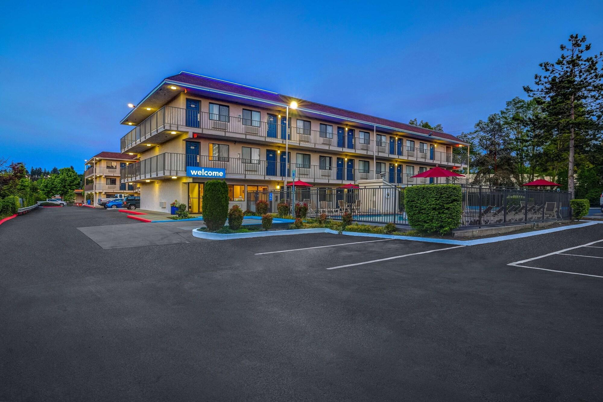 Varios Motel 6 Kirkland, WA - North Kirkland