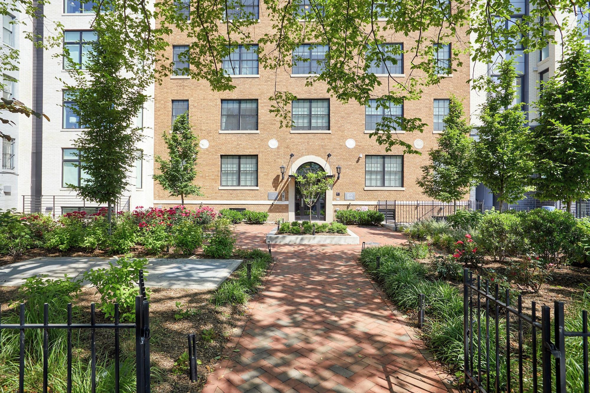 Vista Exterior Reside Navy Yard, a Wyndham Residence