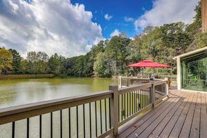 Alquiler Vacacional - Lawrenceville Gem w/ Boat Dock on Private Lake!