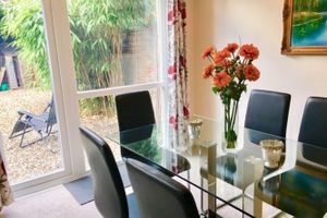 Alquiler Vacacional - Homely Birch Close House with Free Parking, Garden & Sleeps 8