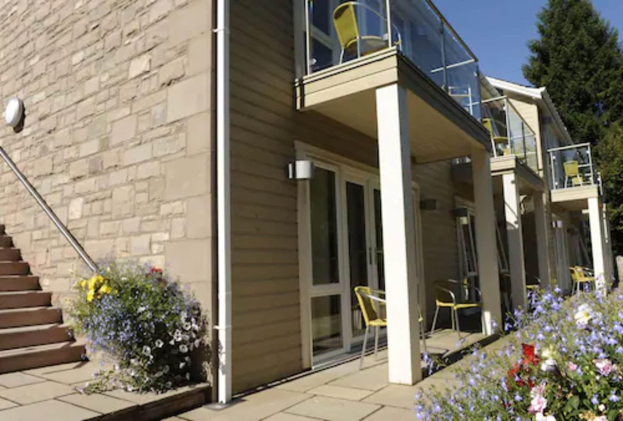 Varios Craigmhor Lodge & Courtyard