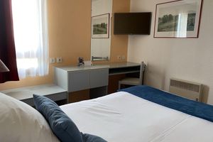 Hospedagens - Brit Hotel Essentiel Moulins Avermes