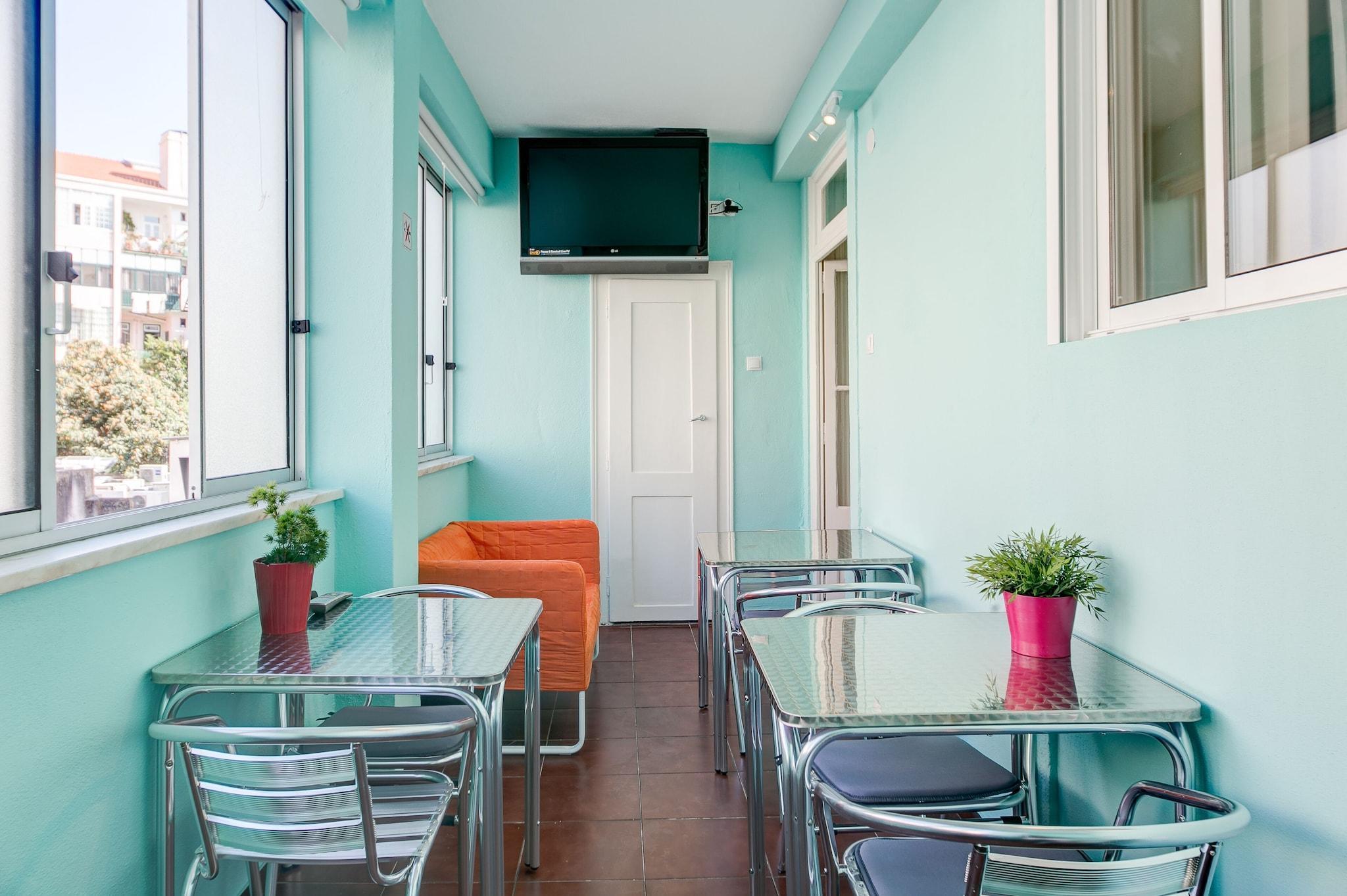 Restaurant Hostel Seven Hills