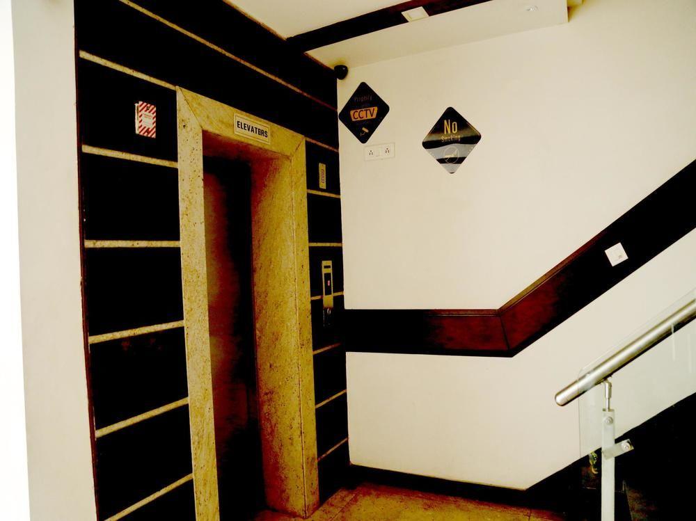 Vista Lobby OYO 2904 near Football Chowk