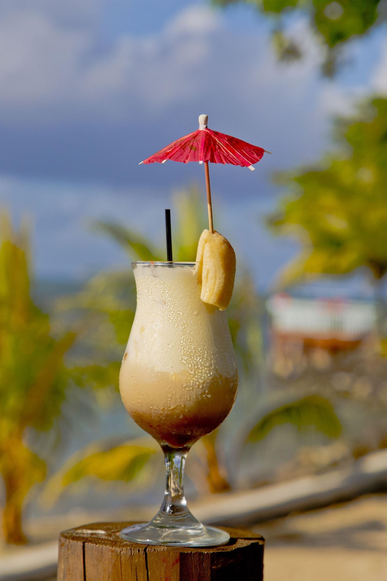Bar/Salón Le Uaina Beach Resort