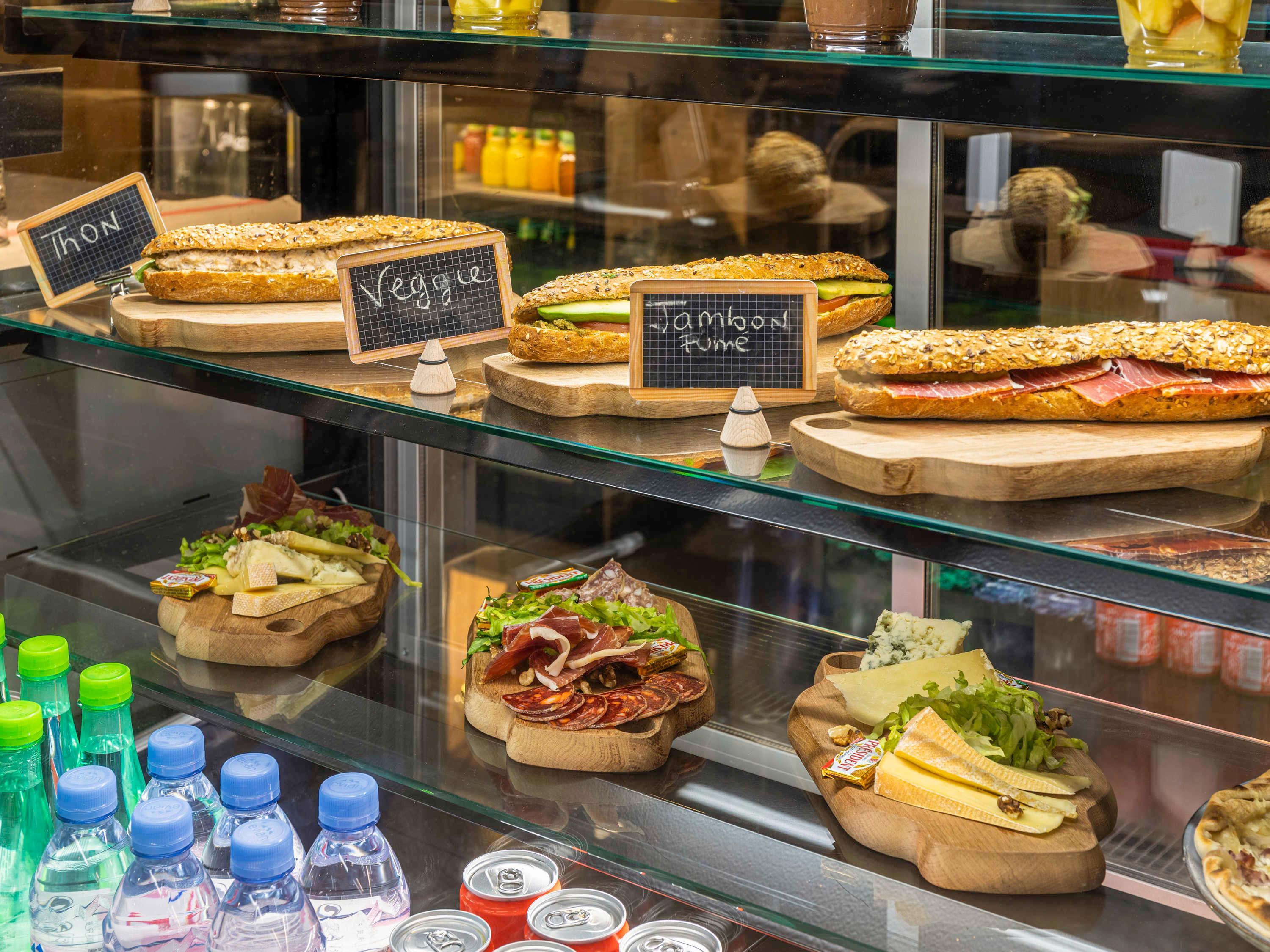 Bar/Salón ibis Clamart Paris Velizy