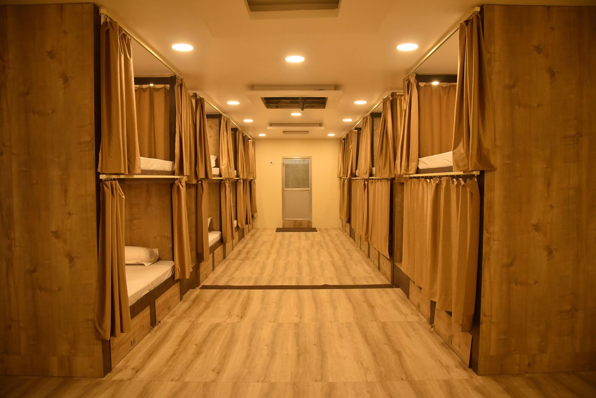 Varios Hotel Relax Inn - Hostel