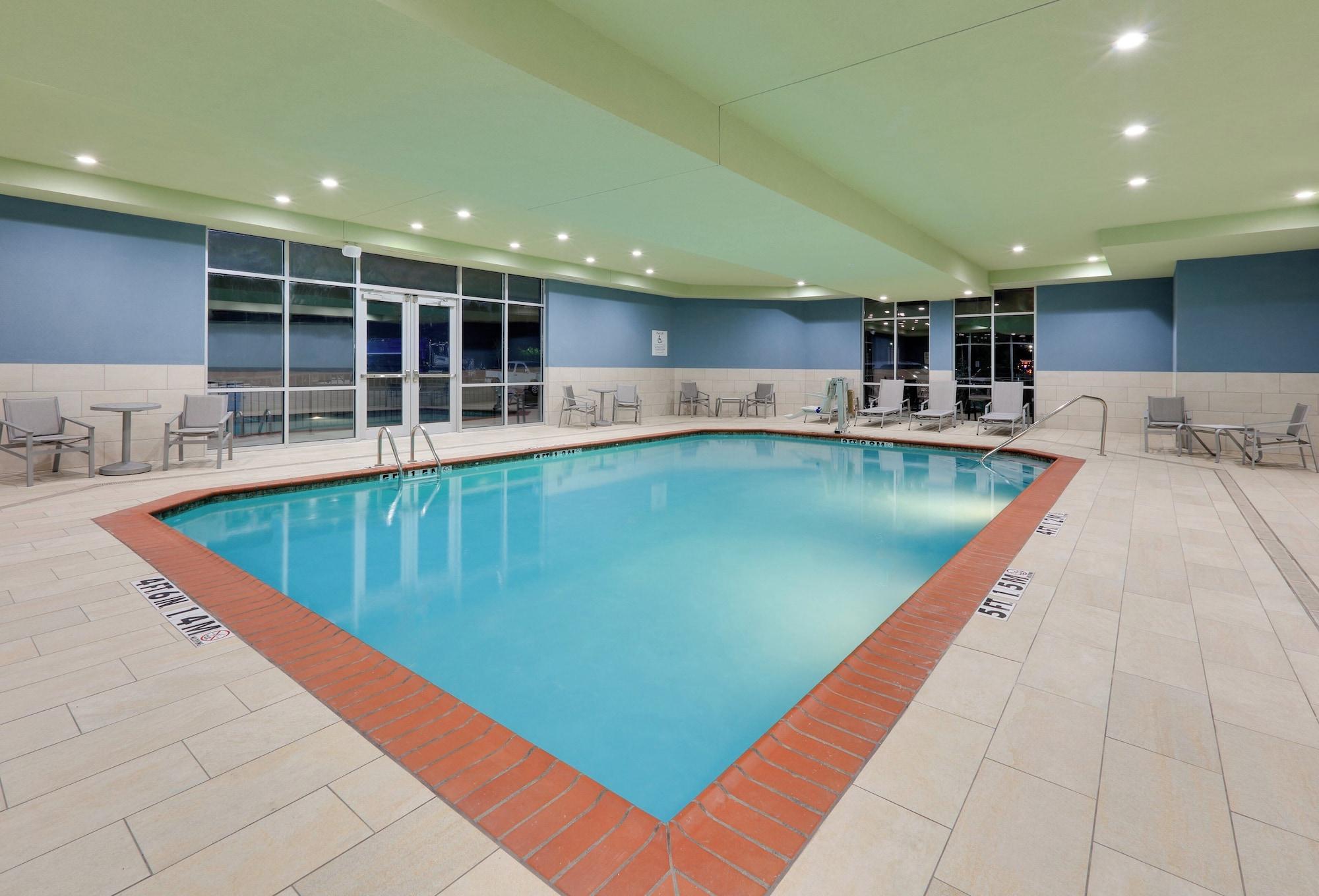 Vista Piscina Holiday Inn Express & Suites Dallas NW HWY - Love Field by IHG
