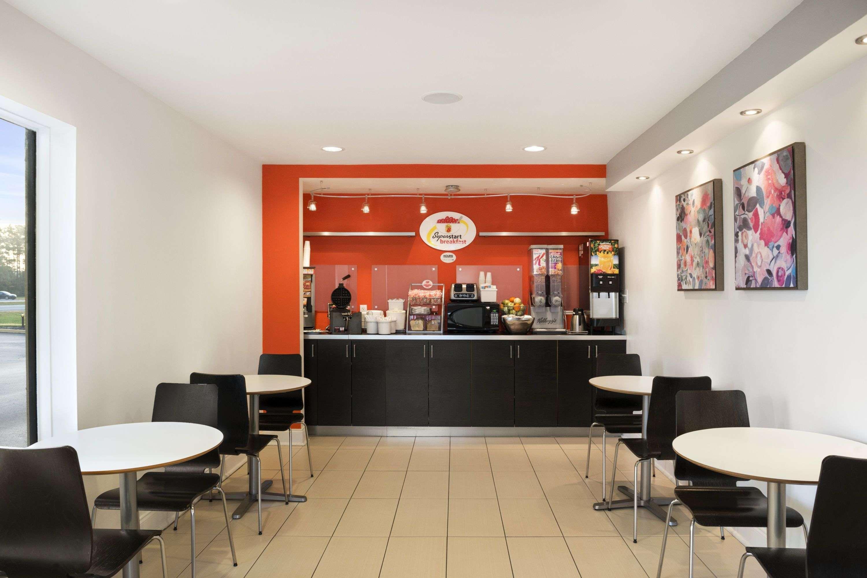 Restaurant Super 8 by Wyndham Ormond Beach