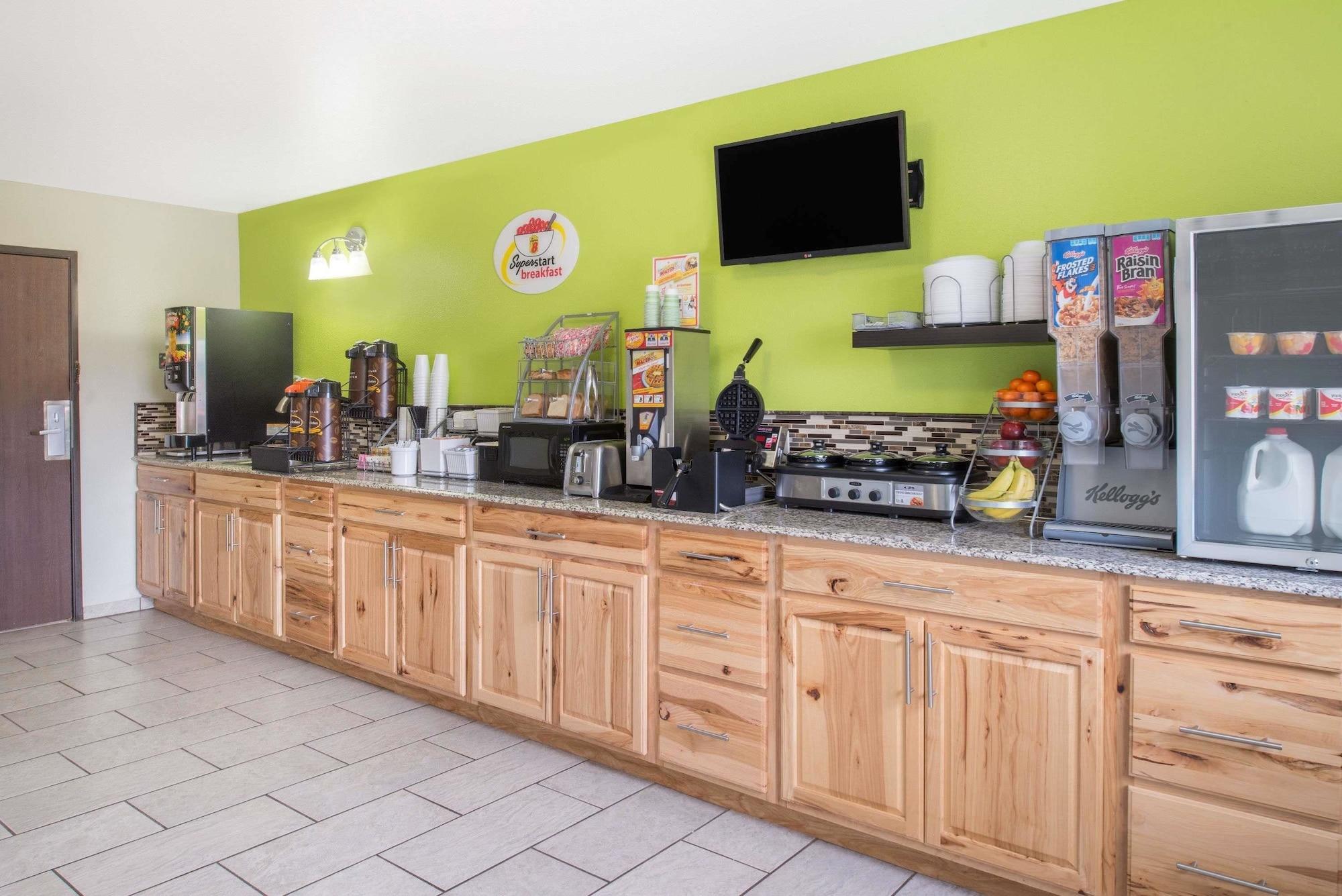 Restaurant Super 8 by Wyndham Moberly MO