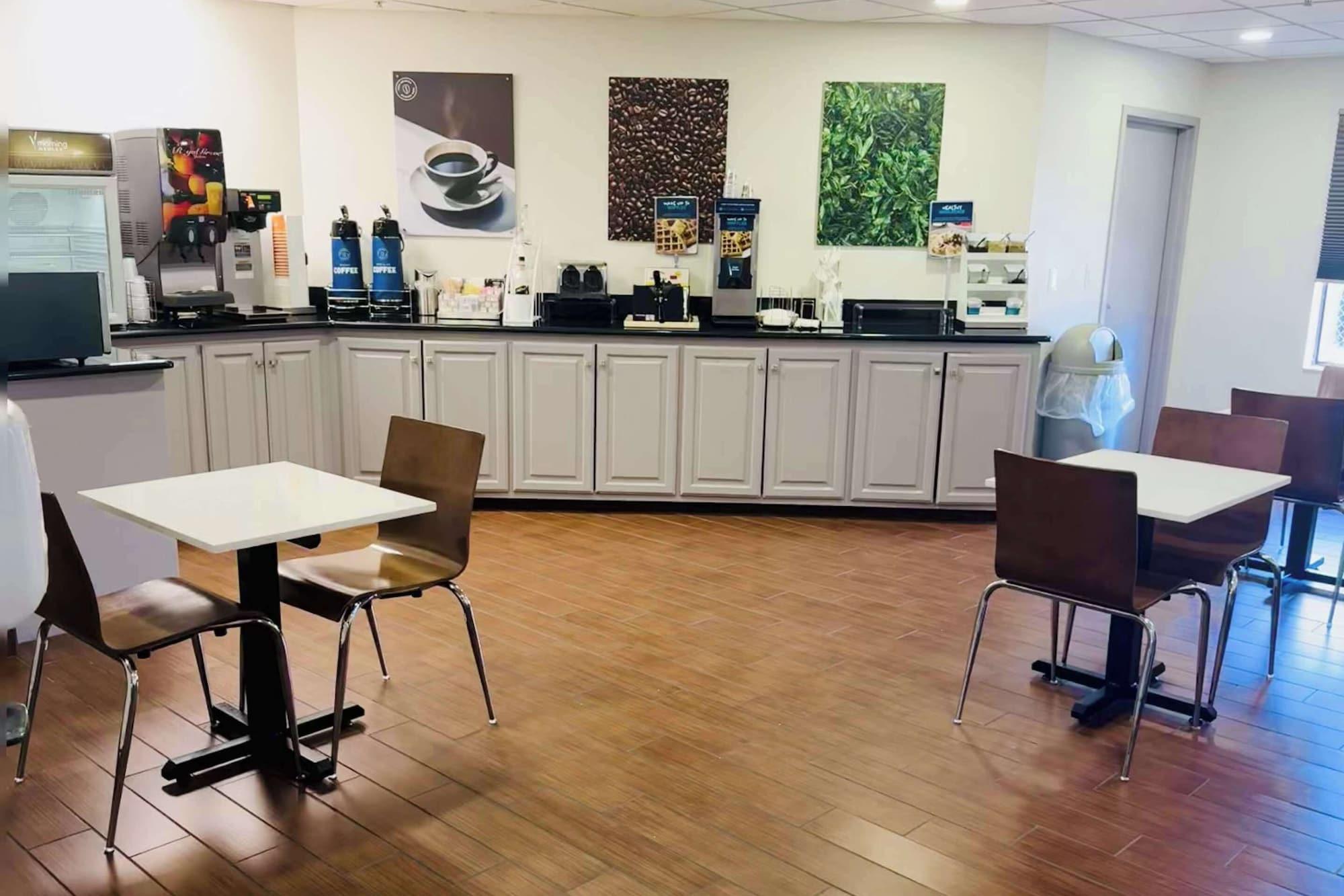 Restaurant Clarion Pointe Albemarle