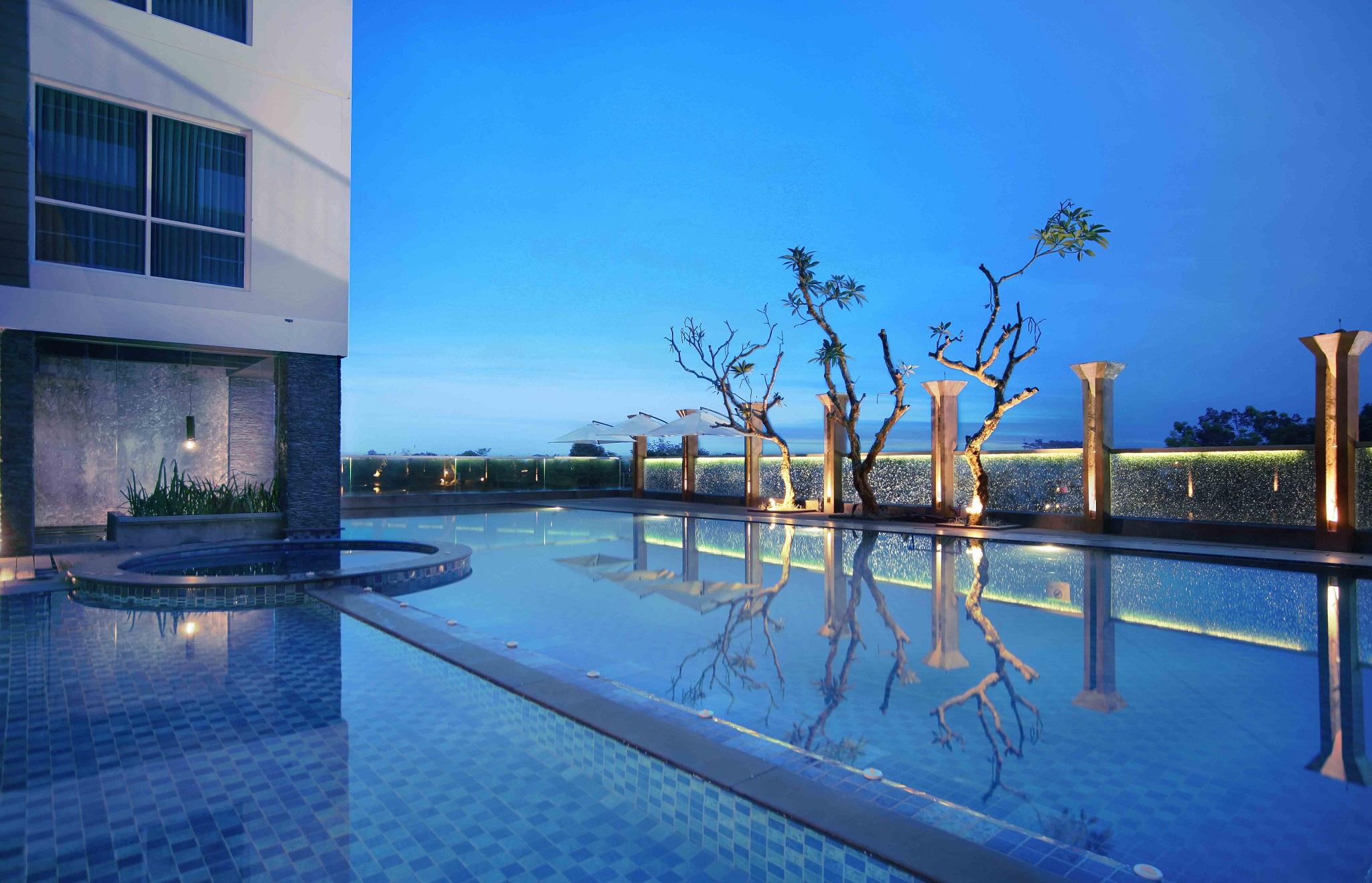 Vista Piscina Aston Jember Hotel and Conference Center