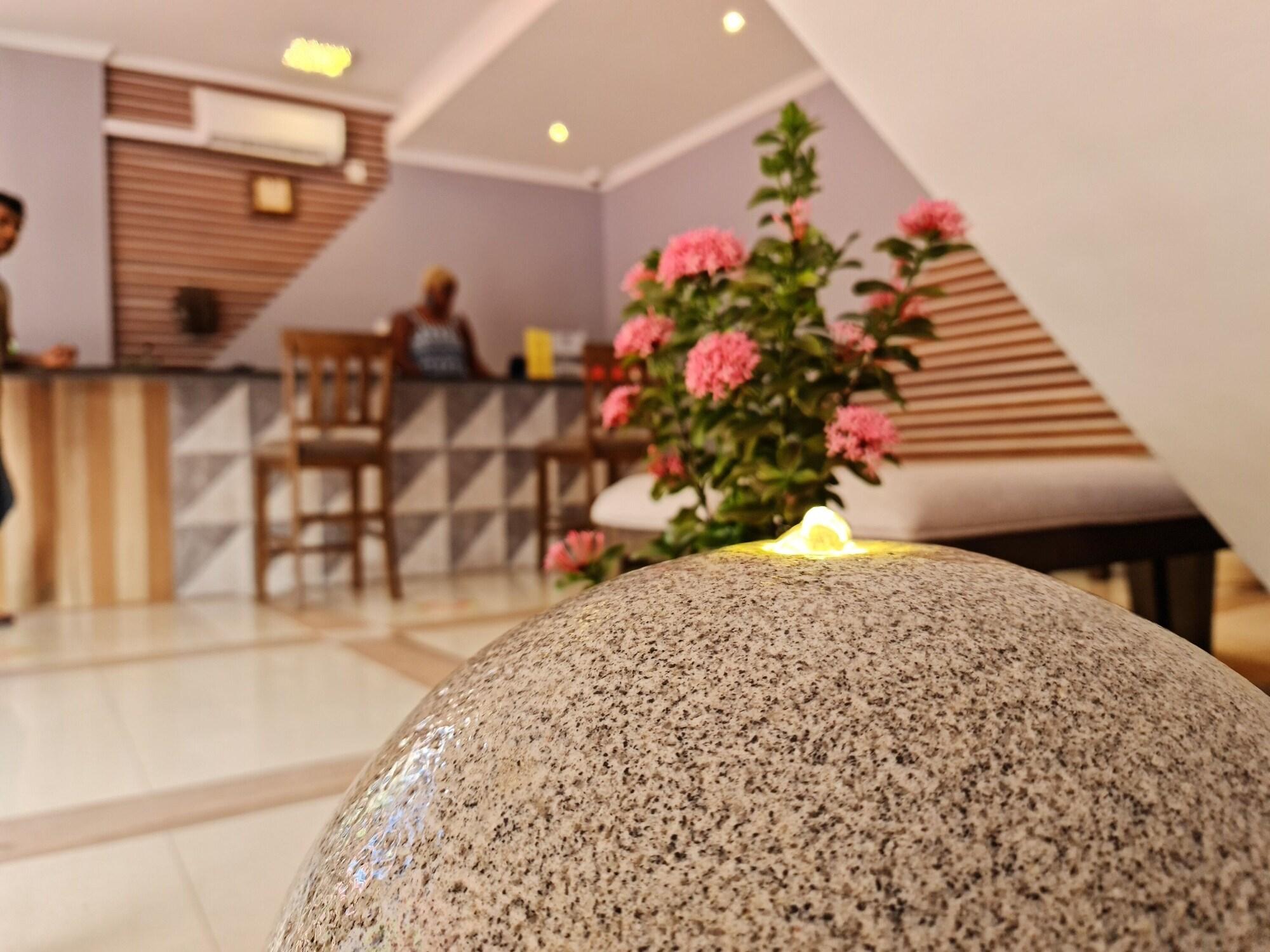 Vista Lobby Royale Suites by Arc Royale Luxury Apts