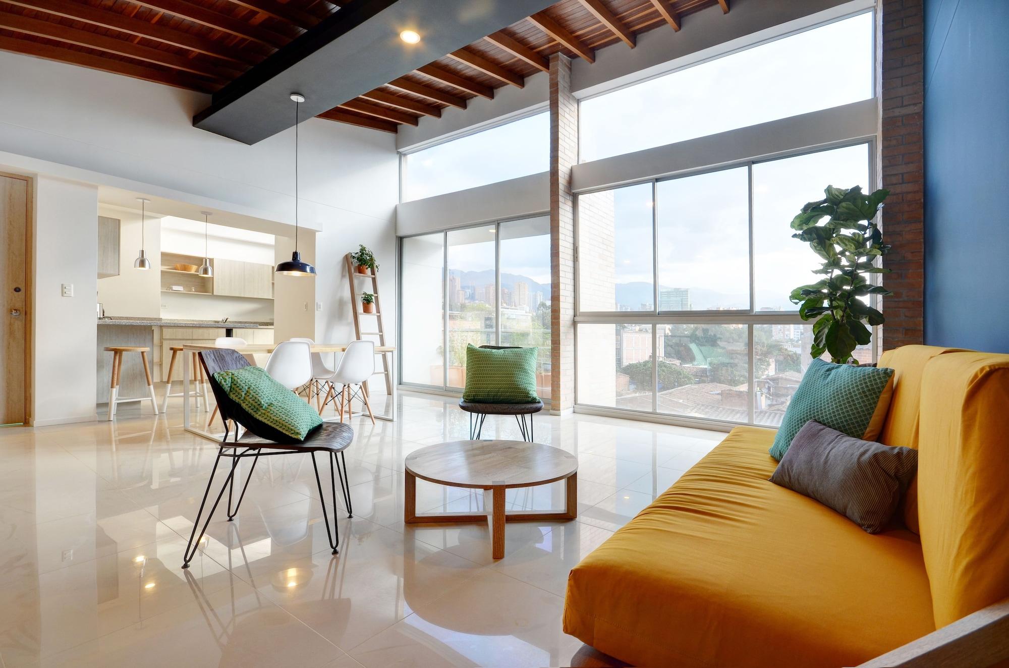 Varios Manila House