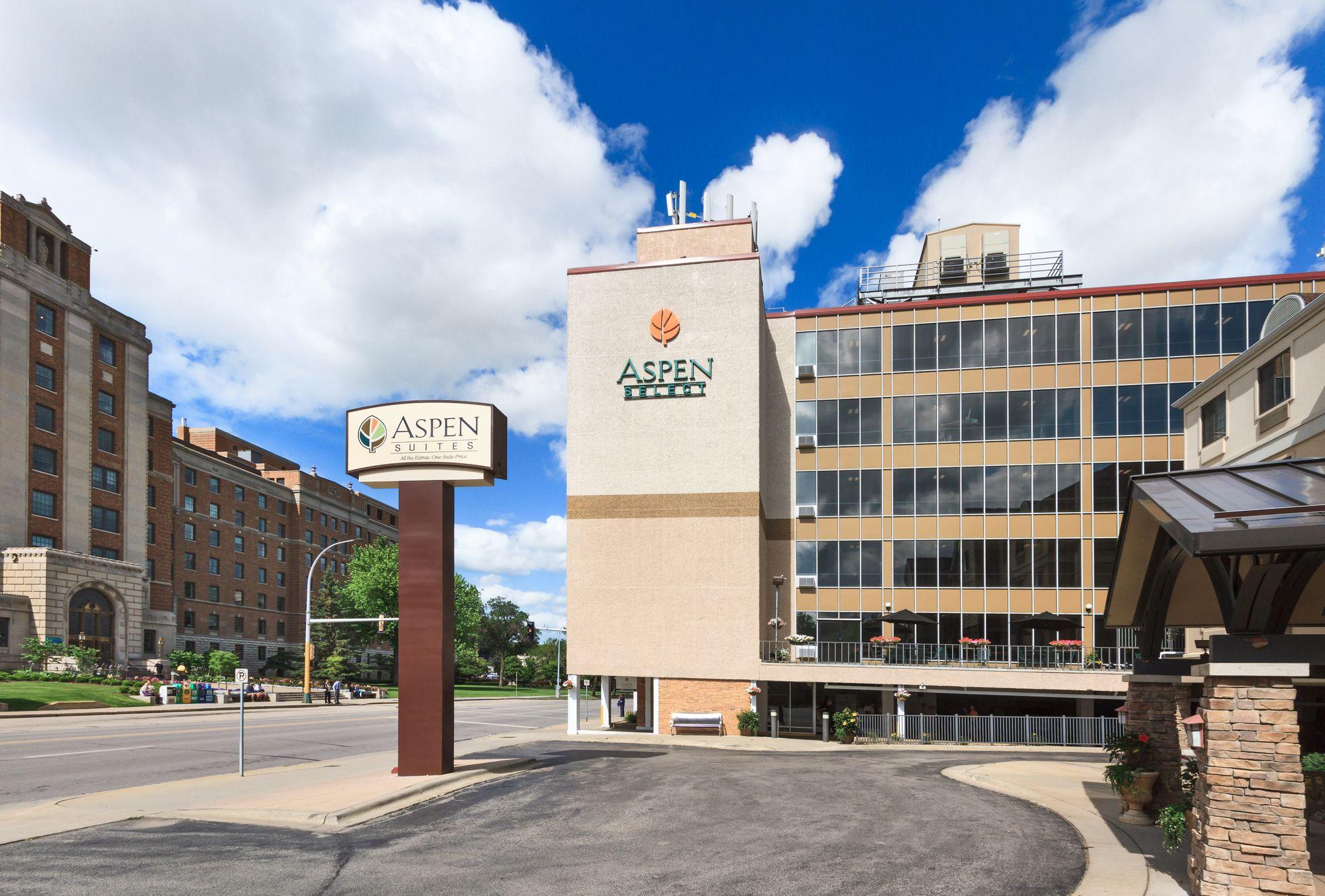 Vista Exterior Aspen Suites